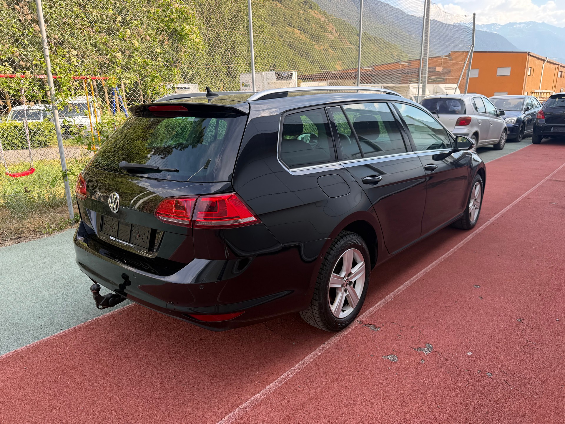 VW Golf Variant 2.0 TDI Comfortline 4Motion-image-4