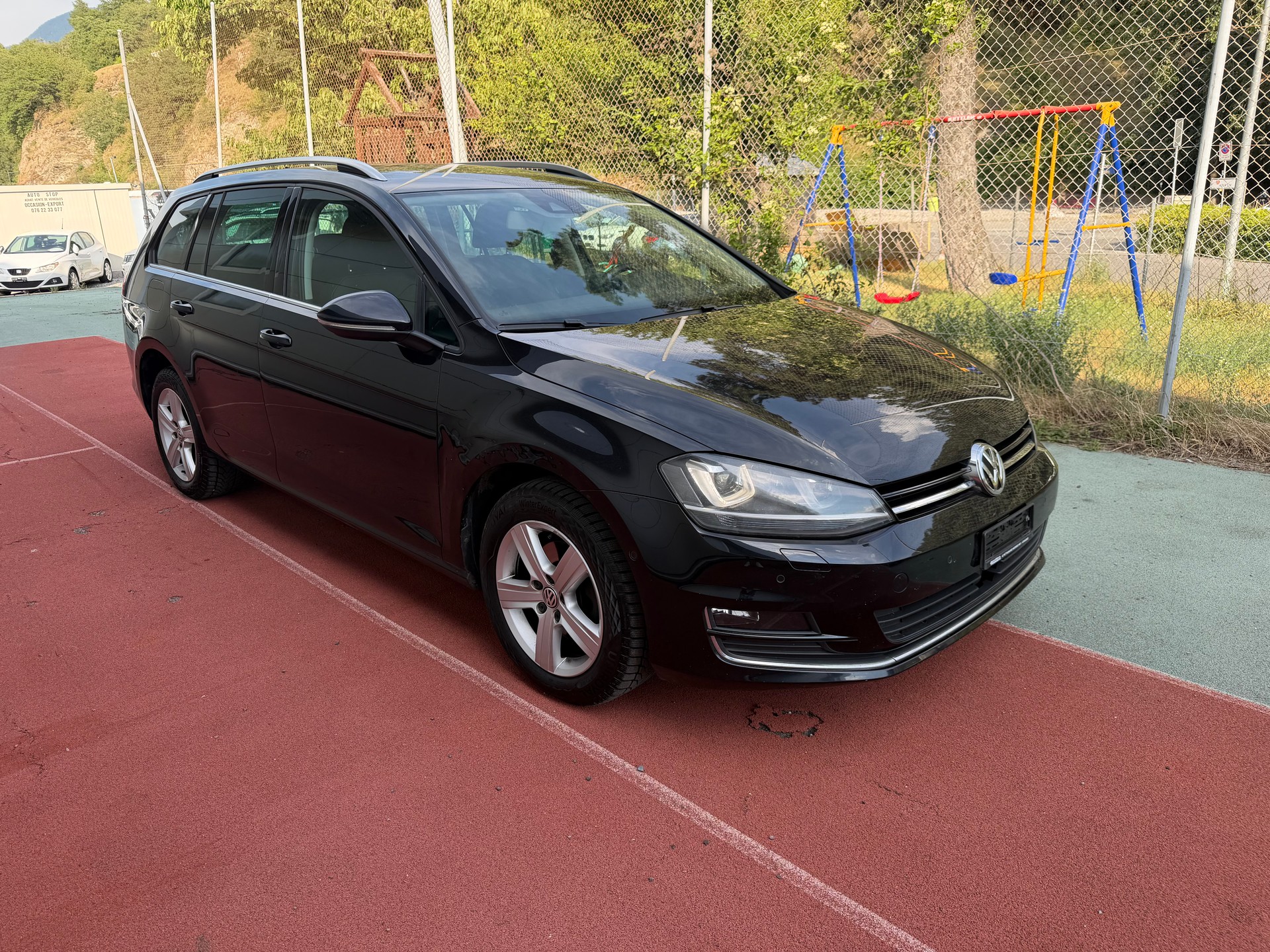 VW Golf Variant 2.0 TDI Comfortline 4Motion-image-1