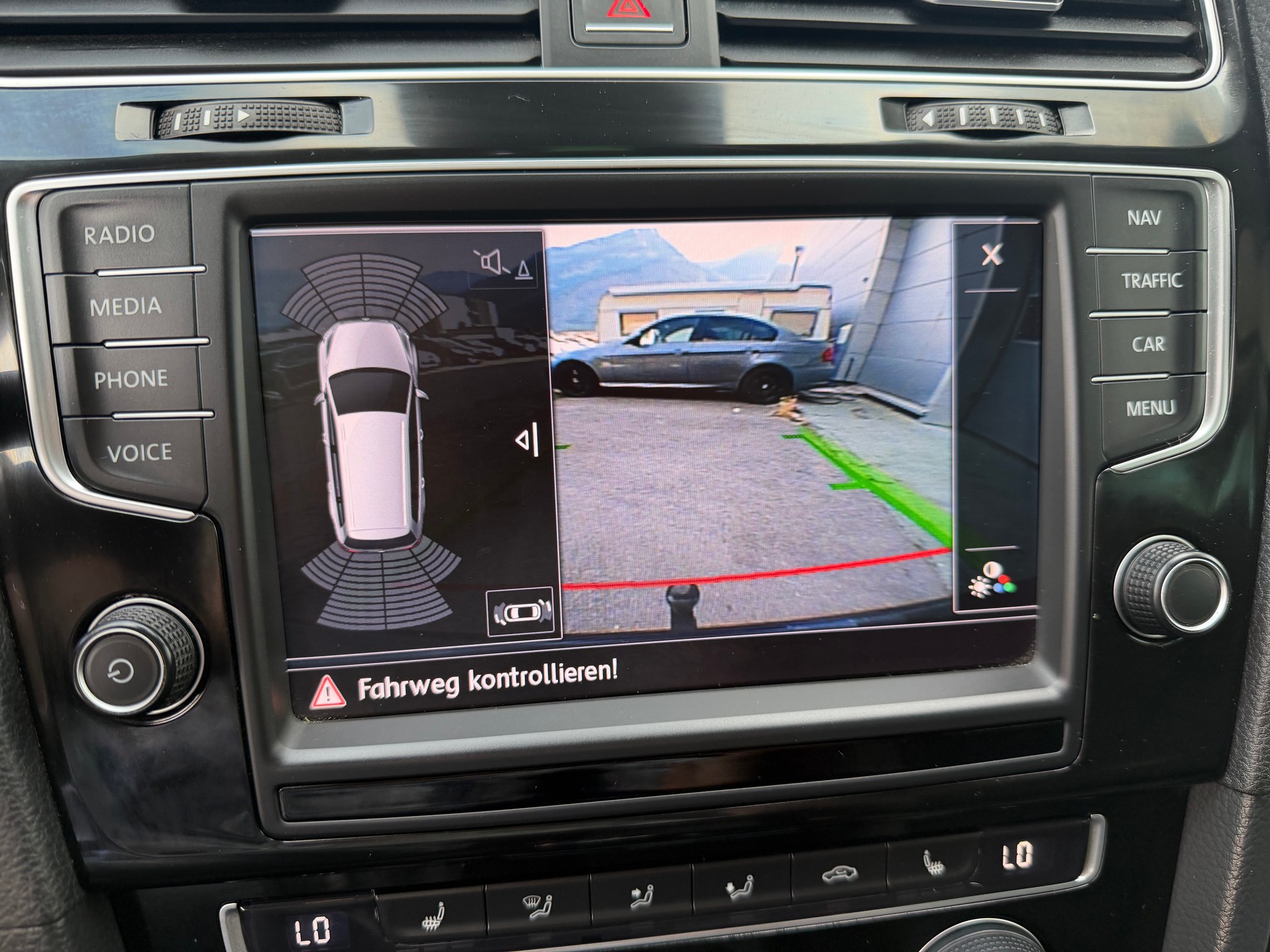 VW Golf Variant 2.0 TDI Comfortline 4Motion-image-13