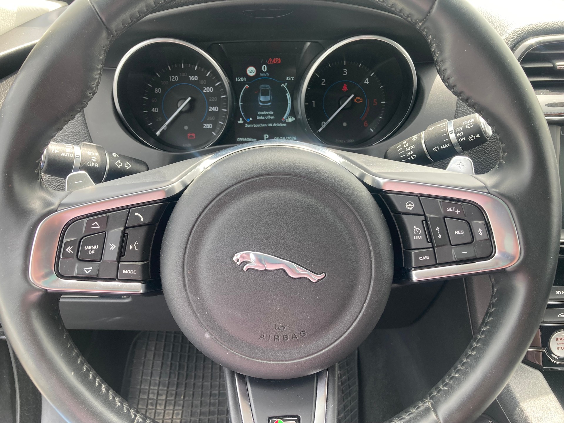 JAGUAR F-Pace 25d R-Sport AWD Automatik 90YRS Celebration Ed.-image-6