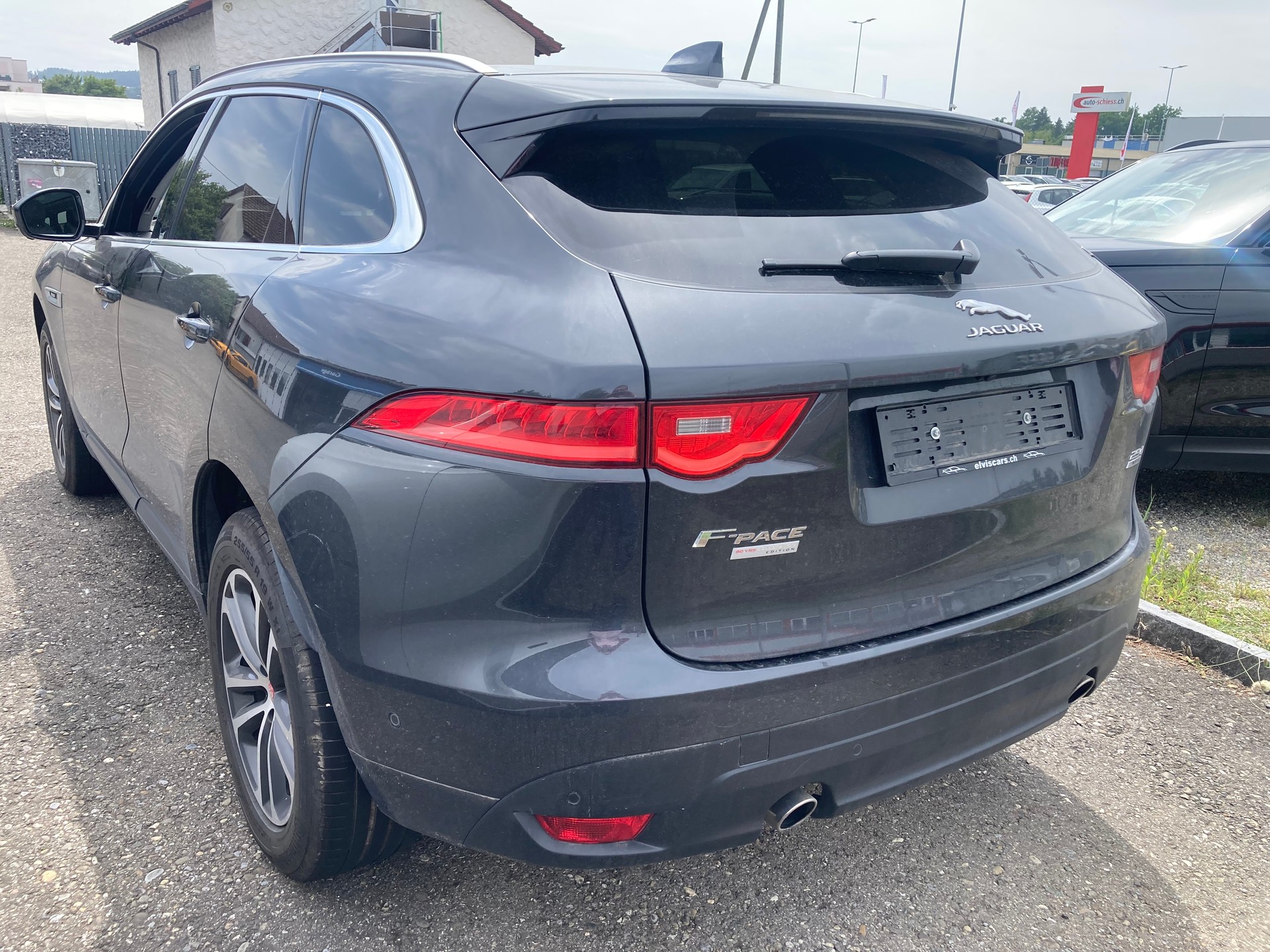 JAGUAR F-Pace 25d R-Sport AWD Automatik 90YRS Celebration Ed.-image-3