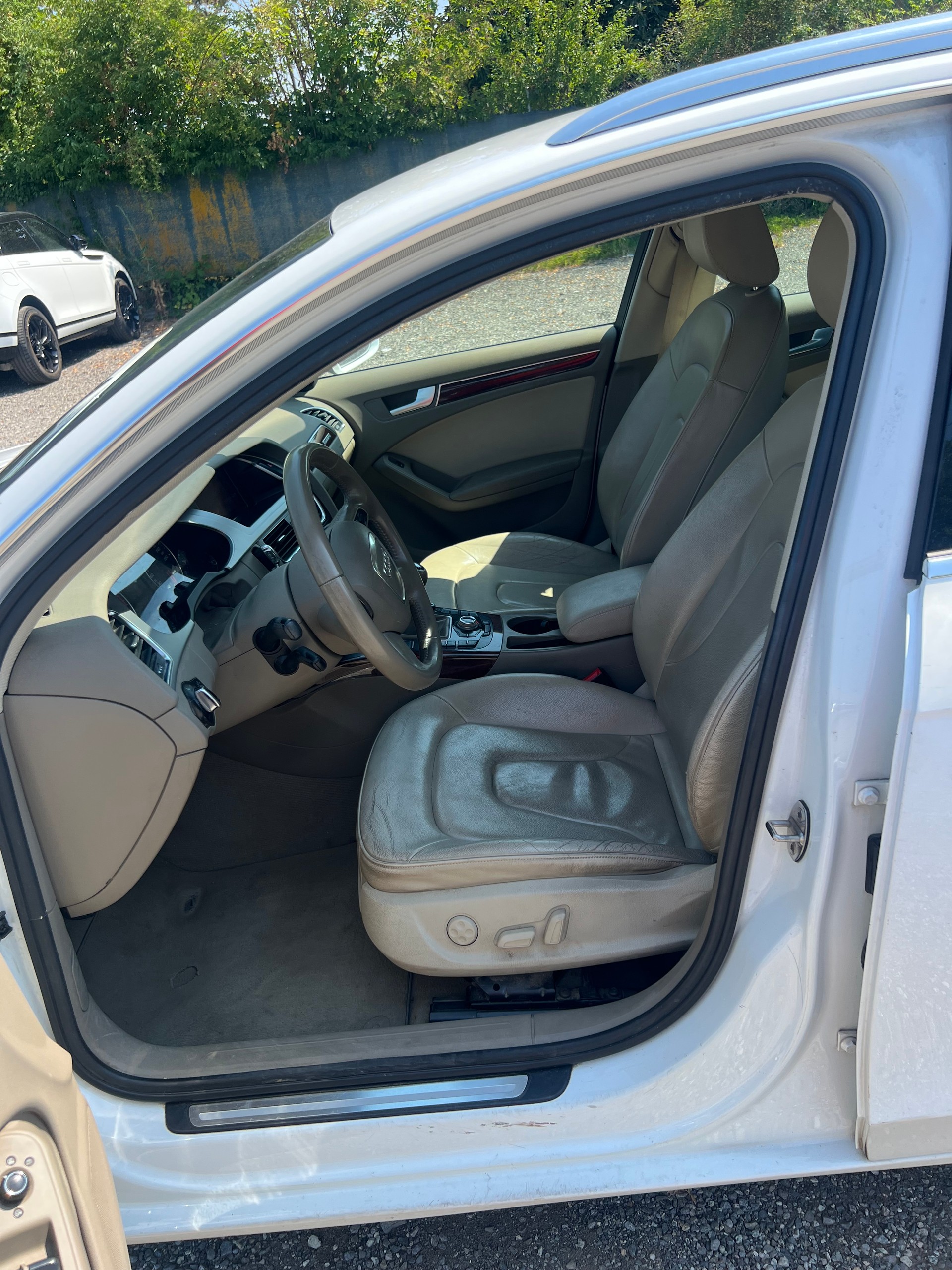 AUDI A4 Avant 2.0 TDI quattro-image-9