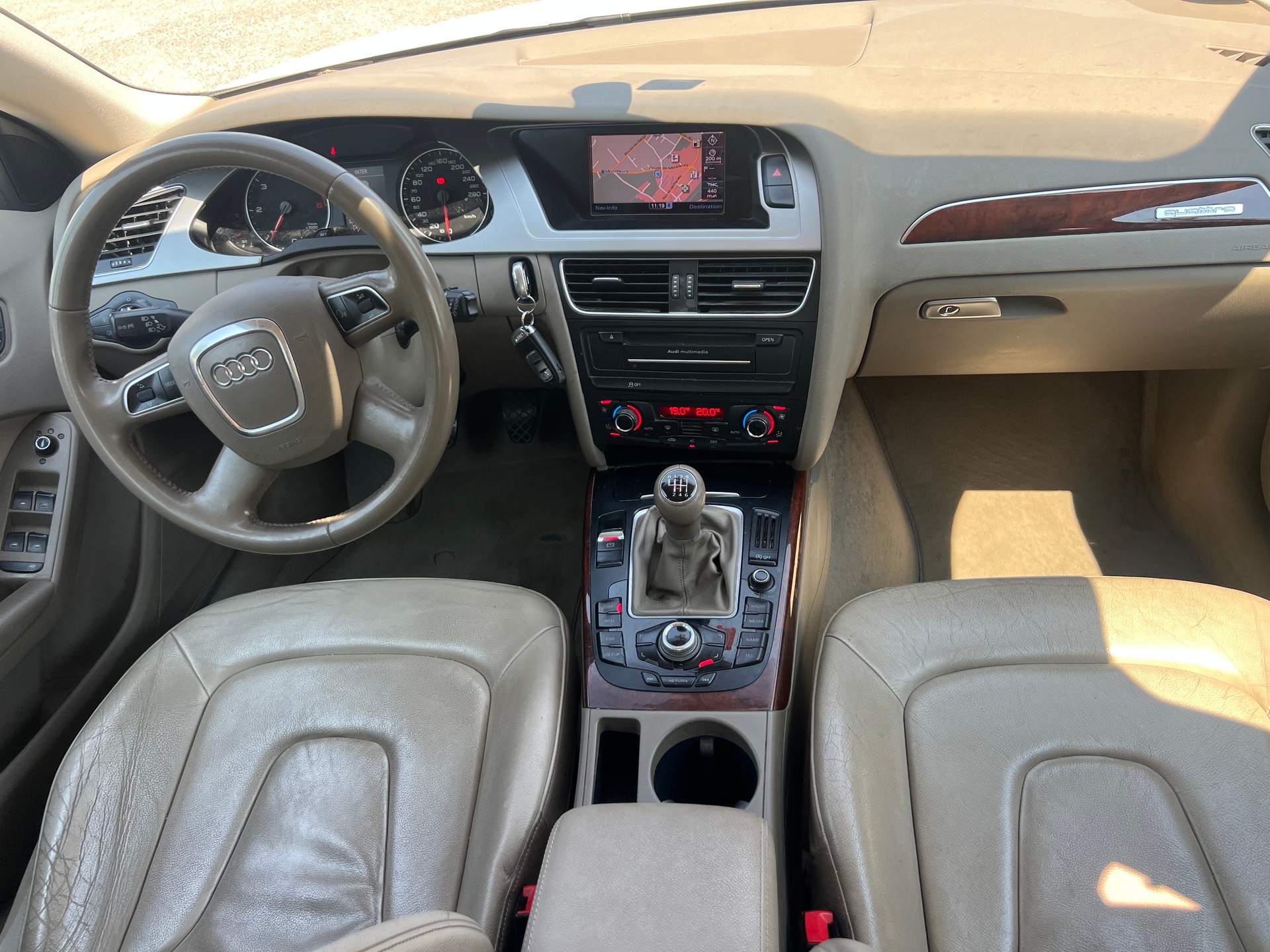AUDI A4 Avant 2.0 TDI quattro-image-10