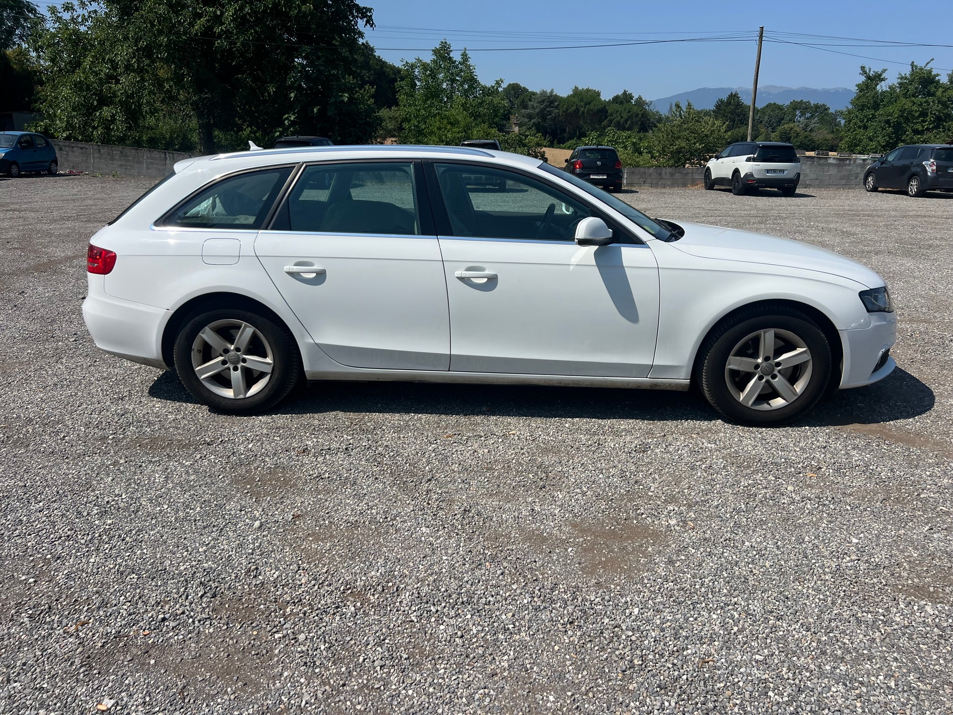 AUDI A4 Avant 2.0 TDI quattro-image-6