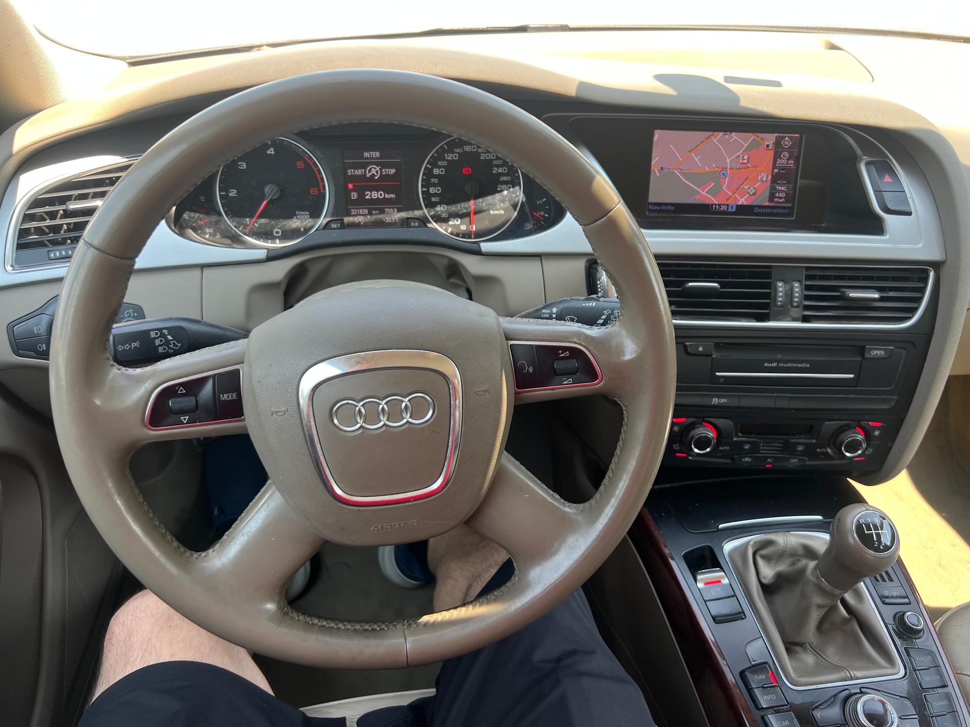 AUDI A4 Avant 2.0 TDI quattro-image-11