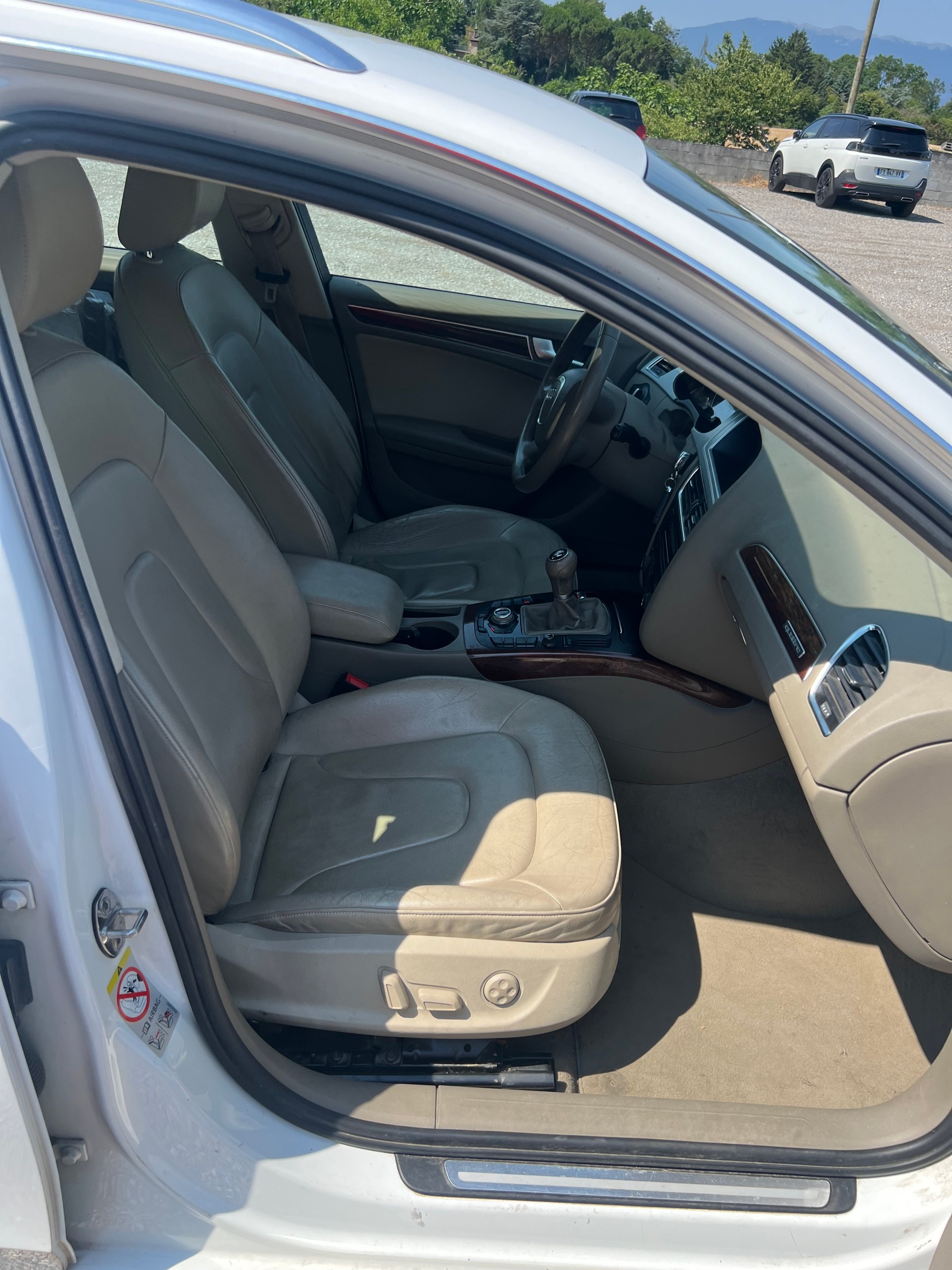 AUDI A4 Avant 2.0 TDI quattro-image-13