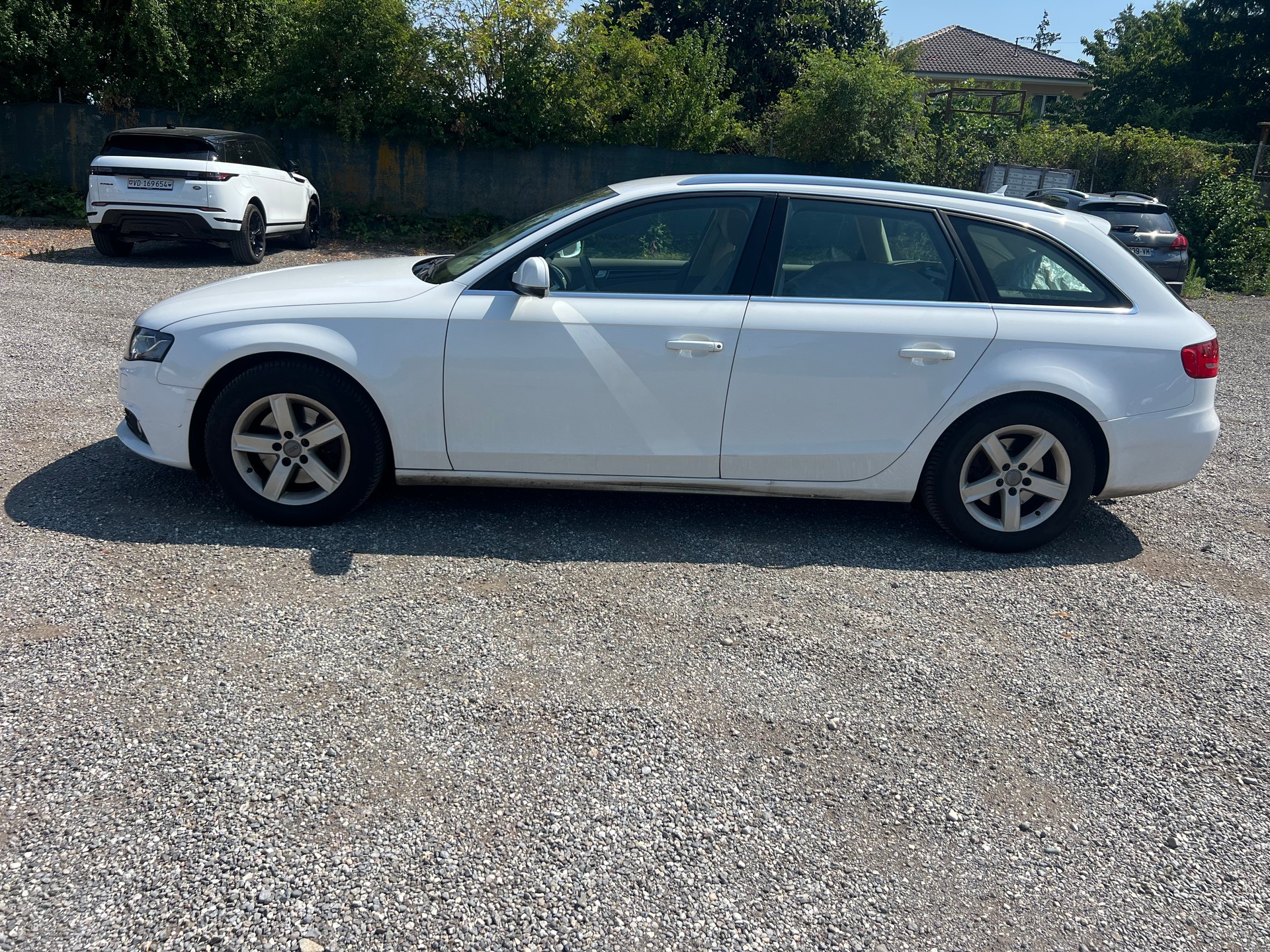 AUDI A4 Avant 2.0 TDI quattro-image-2
