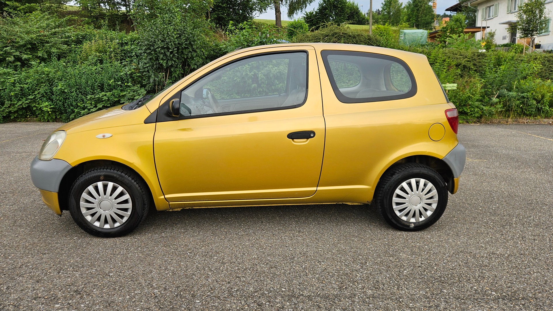 TOYOTA Yaris 1.0 Linea Sol-image-4