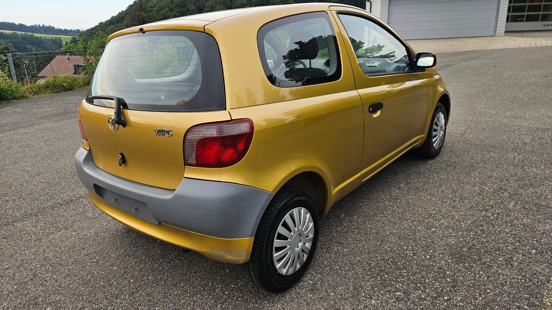 TOYOTA Yaris 1.0 Linea Sol-image-1