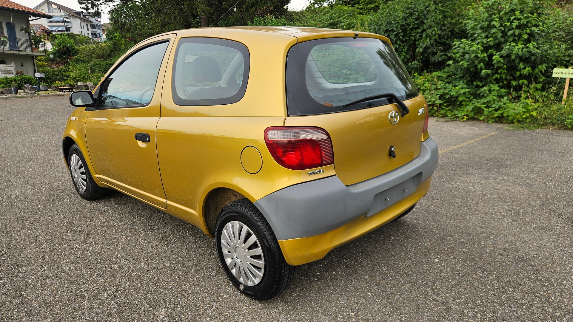 TOYOTA Yaris 1.0 Linea Sol-image-3