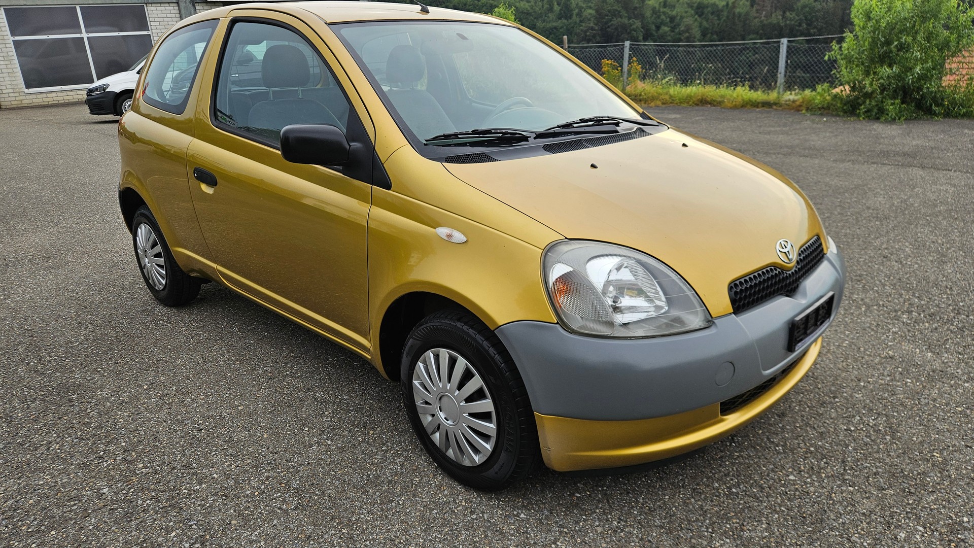 TOYOTA Yaris 1.0 Linea Sol-image-2