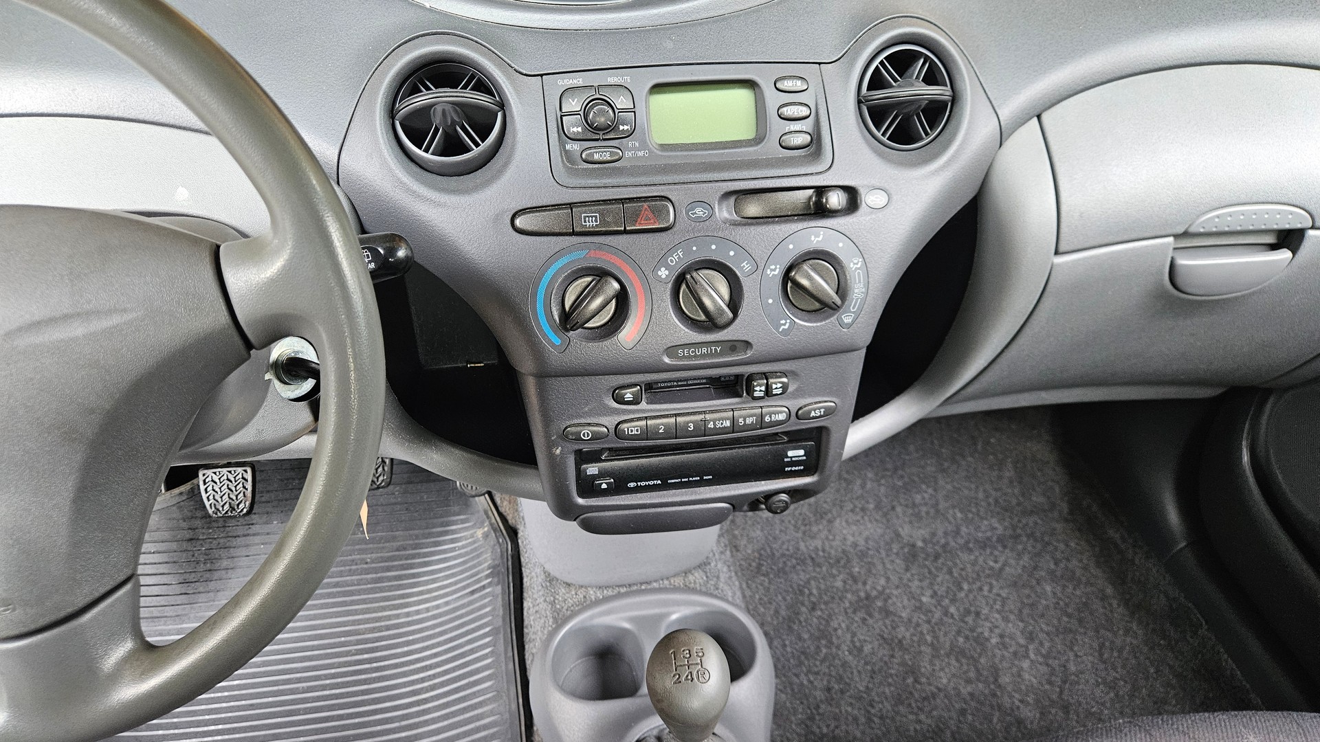 TOYOTA Yaris 1.0 Linea Sol-image-10