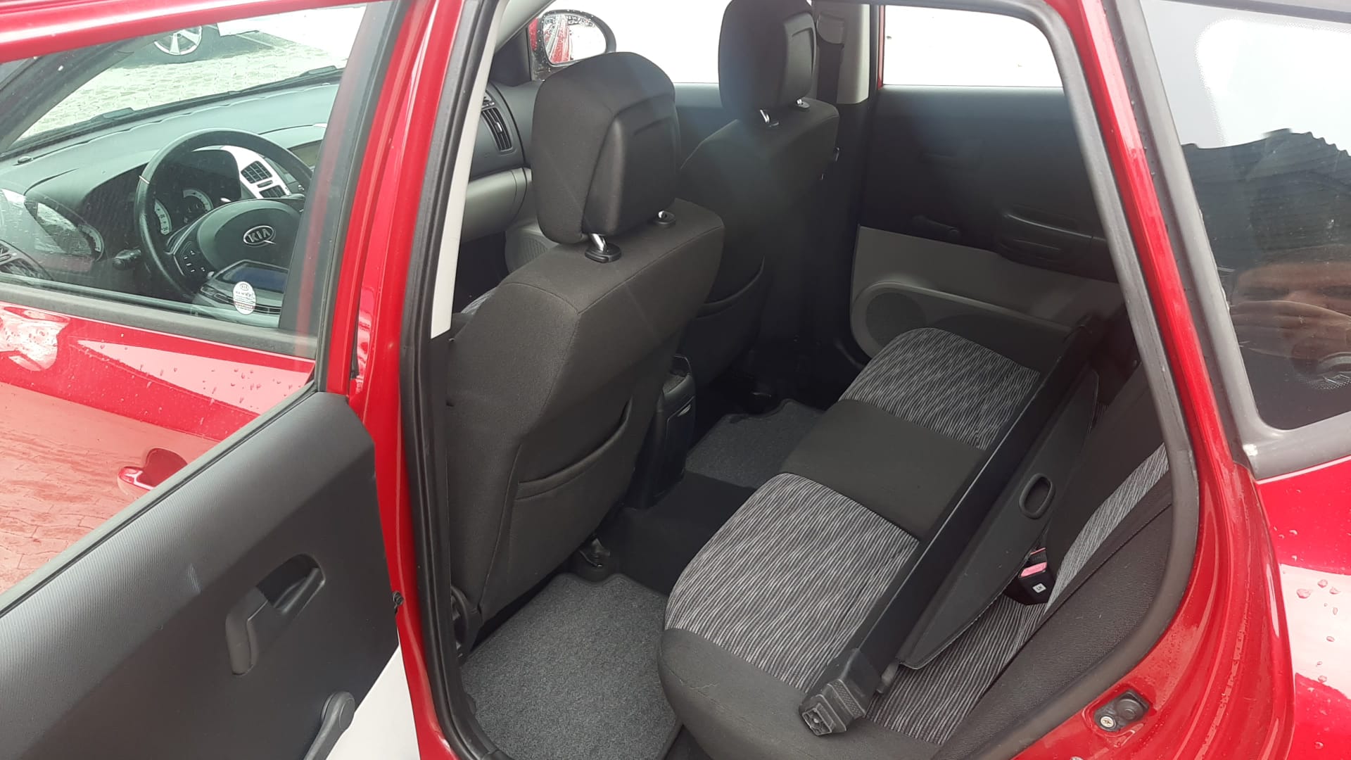 KIA Cee'd Sporty Wagon 1.4 16V Eco-image-6