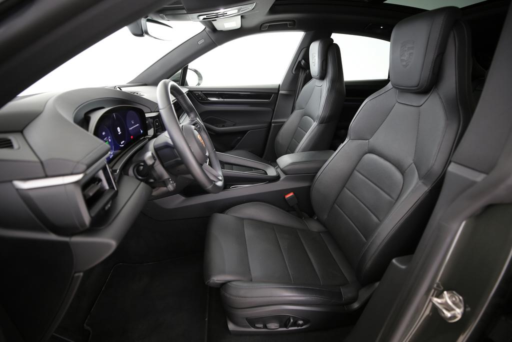 PORSCHE Macan 4-image-2