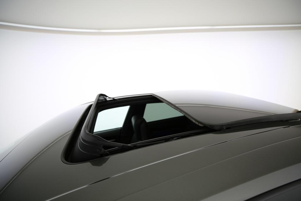 PORSCHE Macan 4-image-9