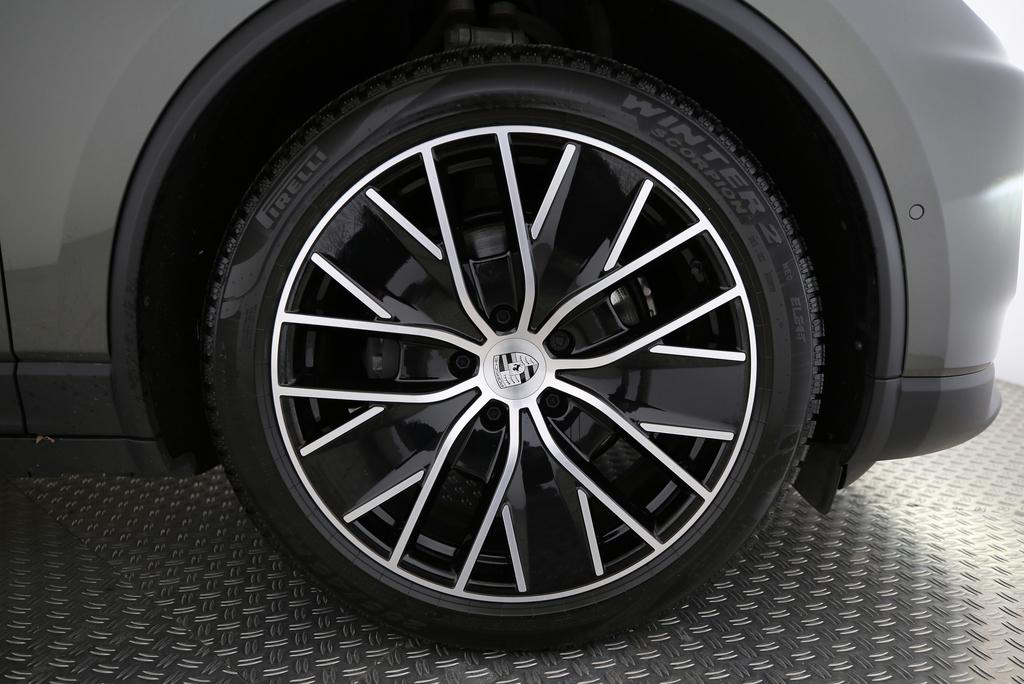 PORSCHE Macan 4-image-11