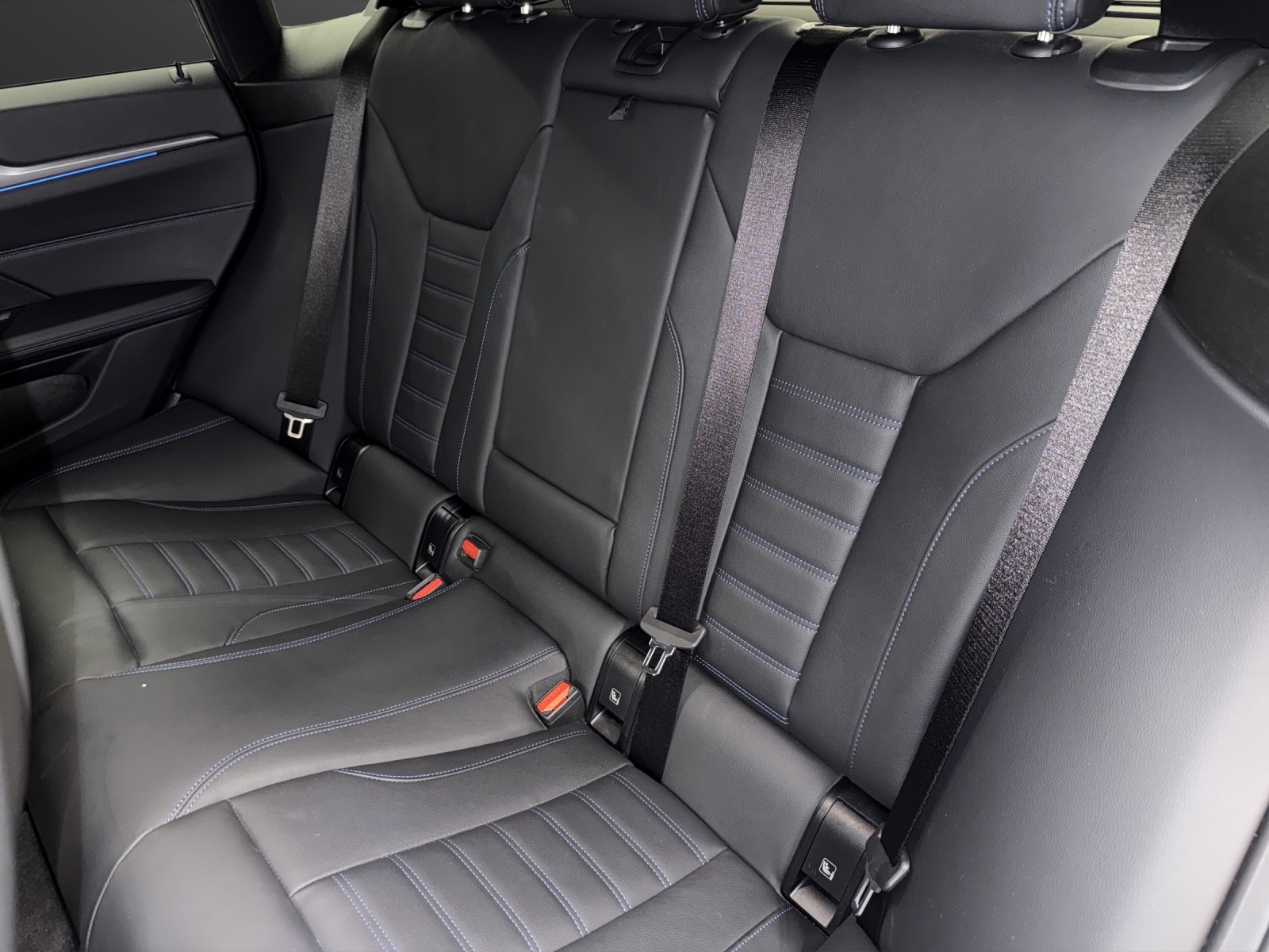 BMW i4 M50-image-15