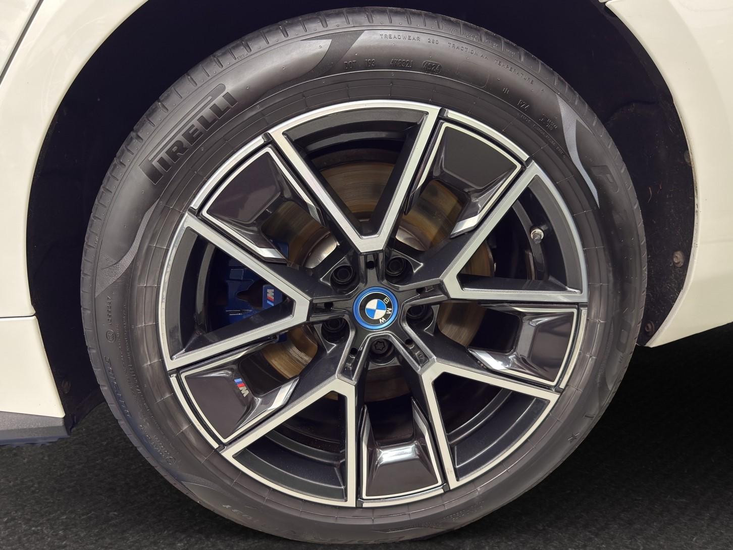 BMW i4 M50-image-9
