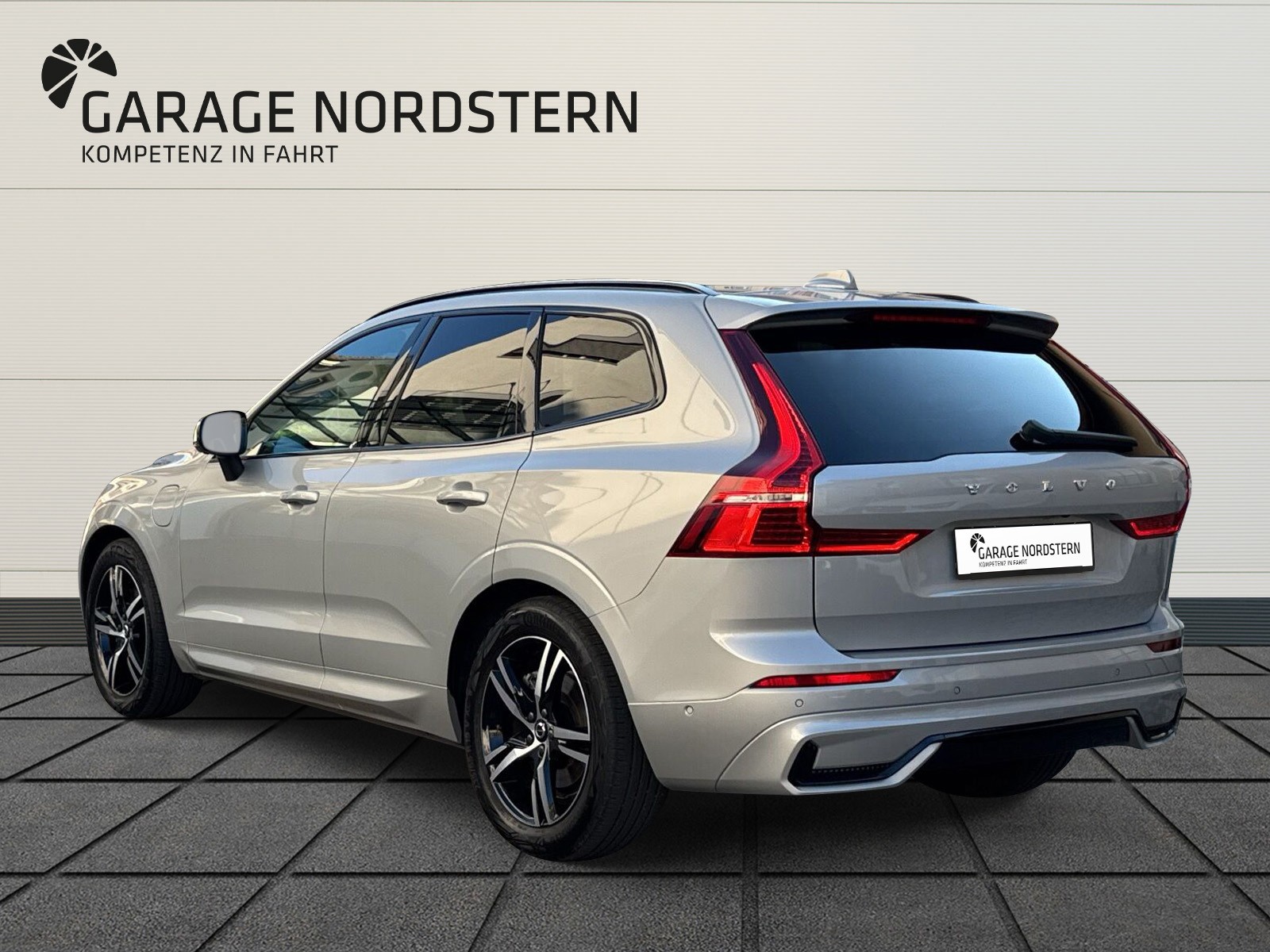 VOLVO XC60 2.0 T6 TE R-Design eAWD-showroom-element-2