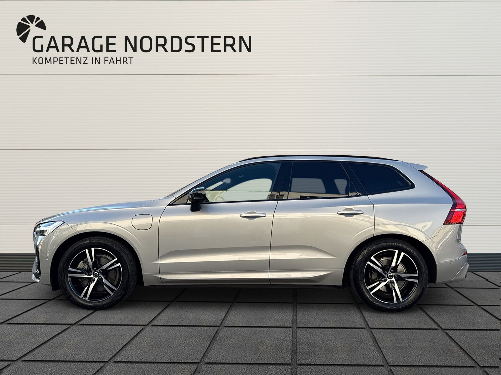 VOLVO XC60 2.0 T6 TE R-Design eAWD-showroom-element-1