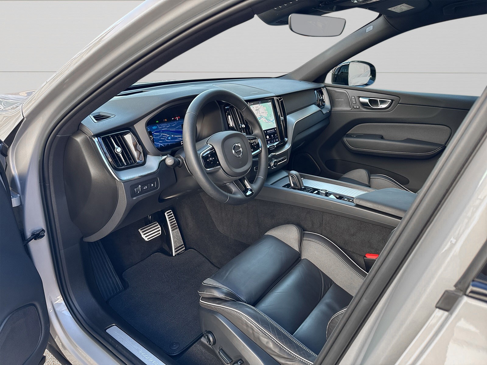 VOLVO XC60 2.0 T6 TE R-Design eAWD-image-6