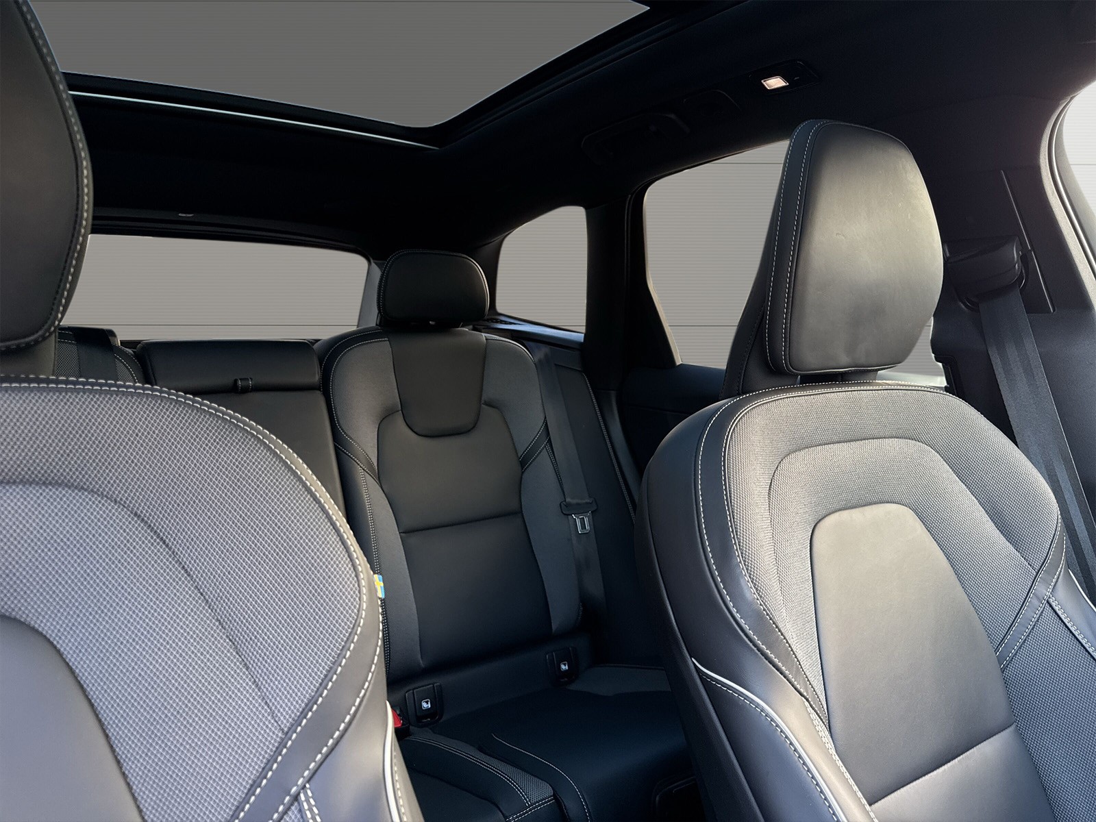 VOLVO XC60 2.0 T6 TE R-Design eAWD-image-8