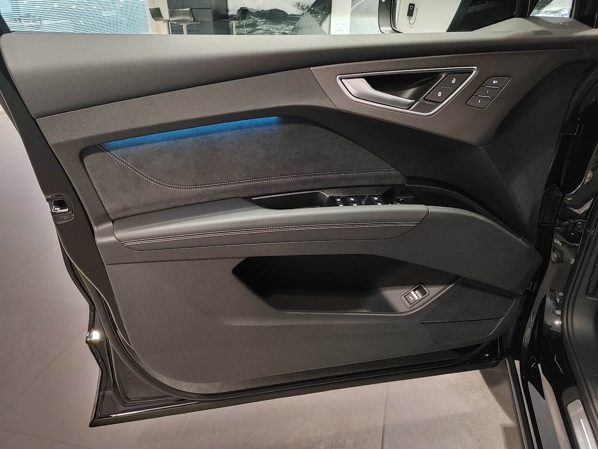 AUDI Q4 e-tron SUV quattro performance-image-2
