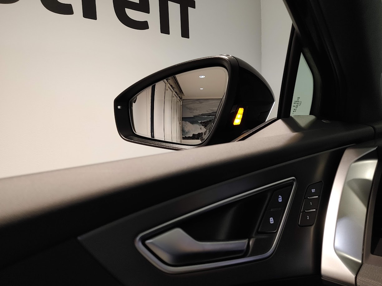 AUDI Q4 e-tron SUV quattro performance-image-7