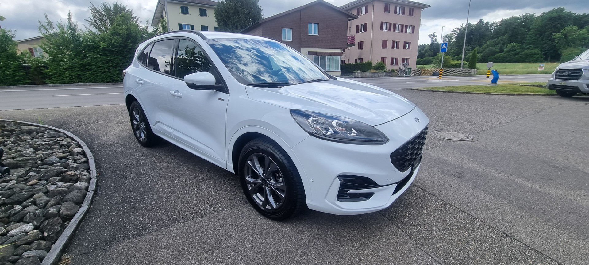 FORD Kuga 2.5 FHEV ST-Line 4WD-image-2