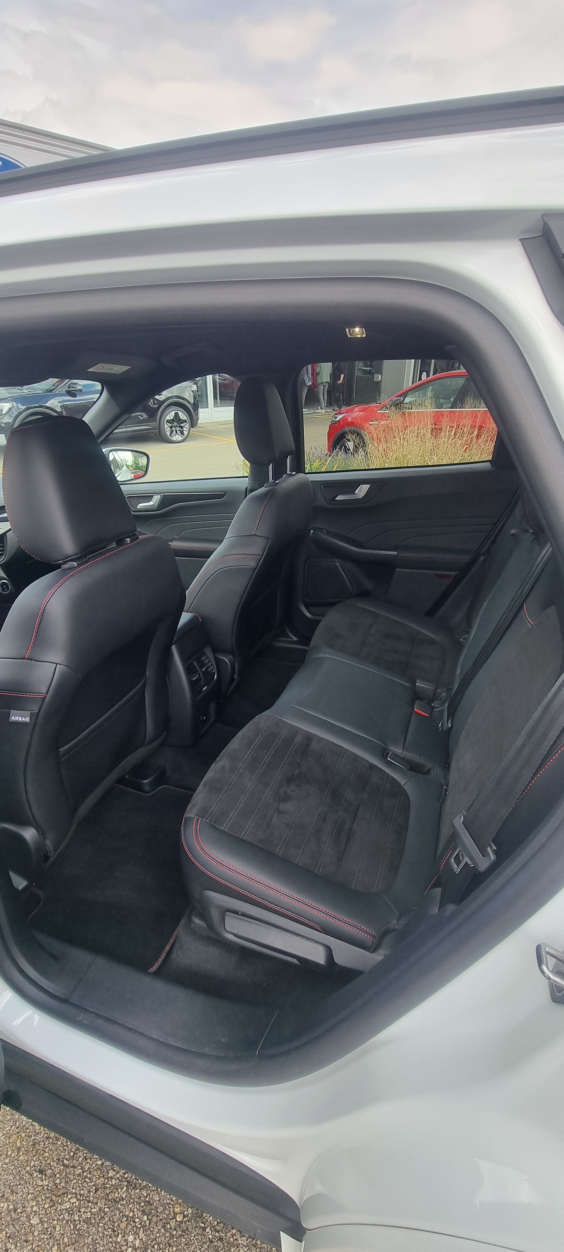 FORD Kuga 2.5 FHEV ST-Line 4WD-image-8