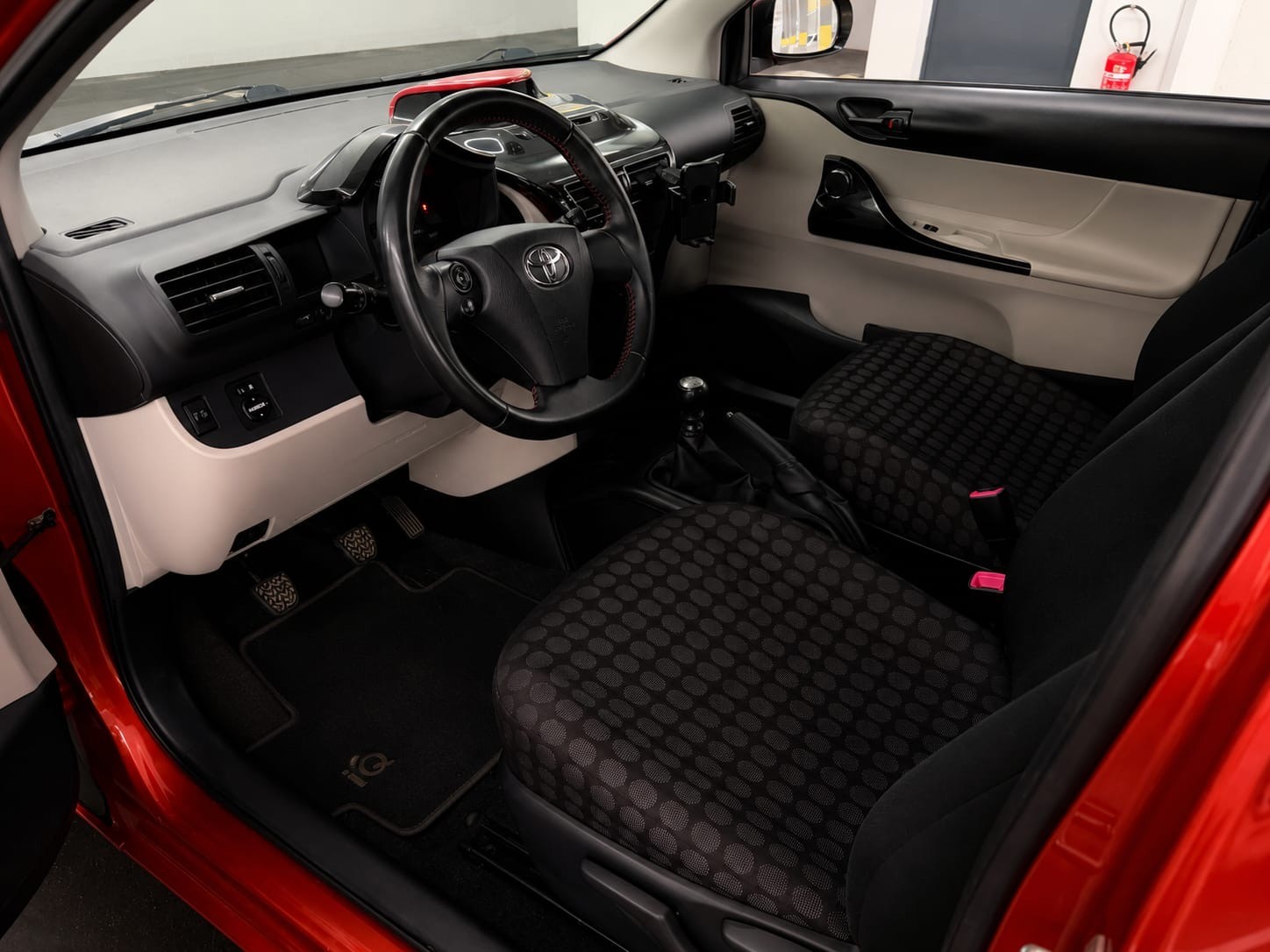 TOYOTA iQ 1.0 VVT-i Linea Luna-image-12