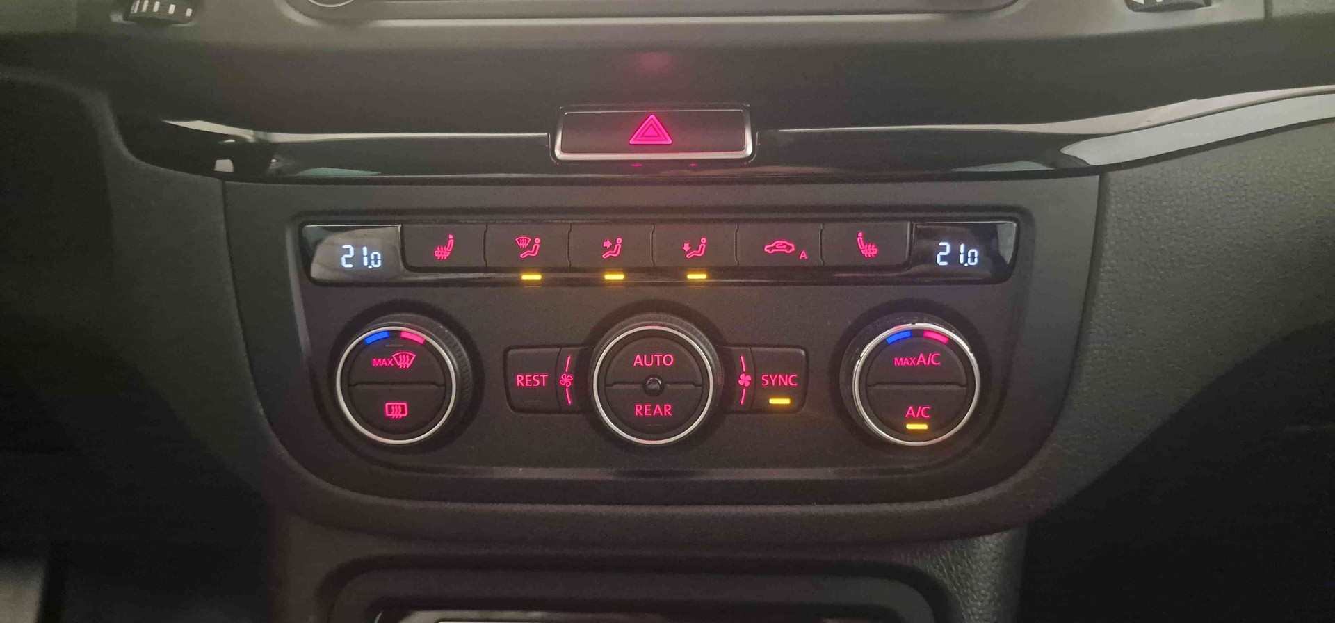SEAT Alhambra 2.0 TDI DSG SWISS FR-image-9