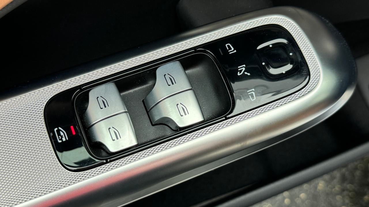 MERCEDES-BENZ E 300 de All-Terrain 4Matic EQ Hybrid 9G-Tronic-image-8