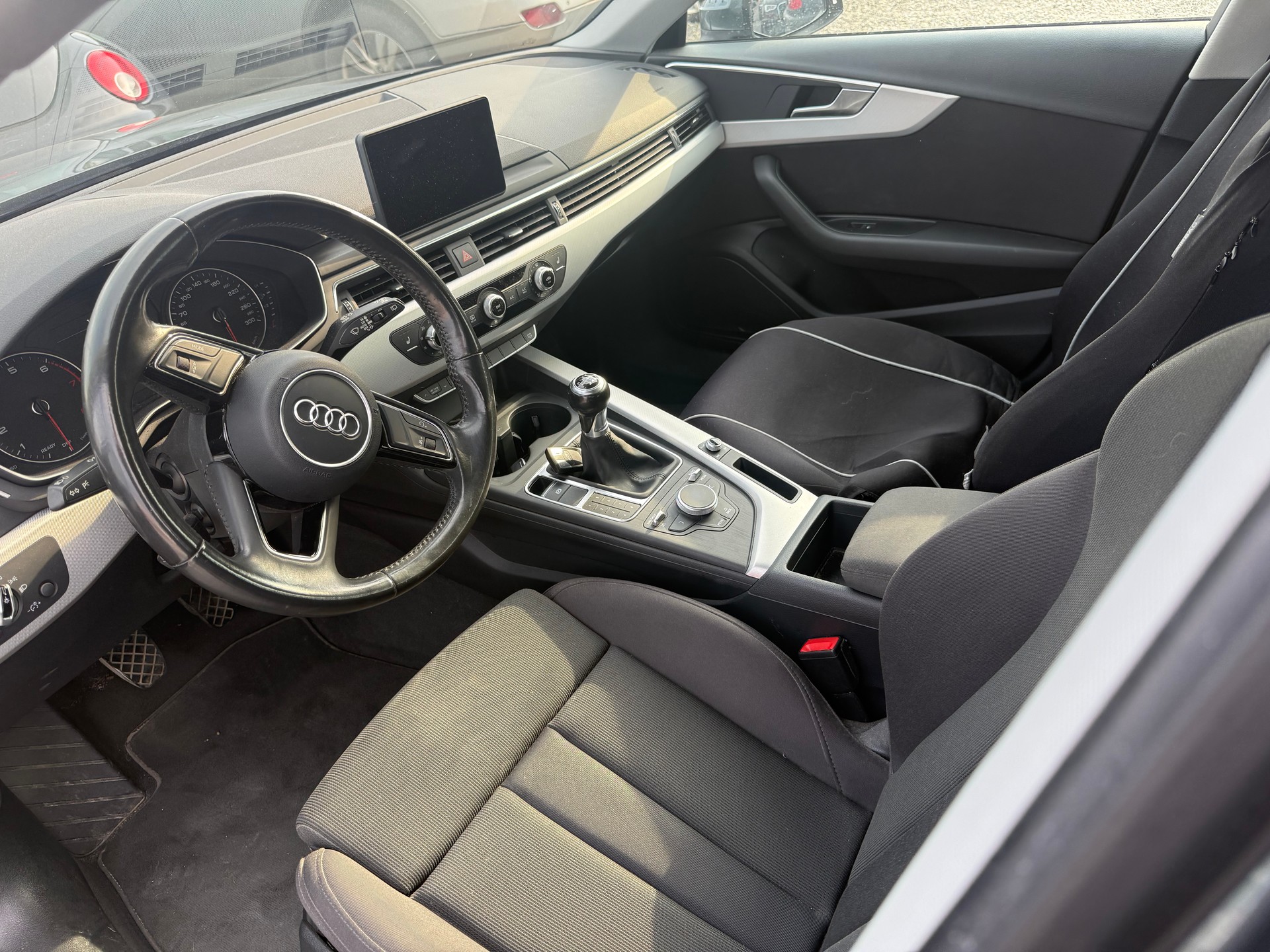 AUDI A4 Avant 2.0 TFSI-image-4