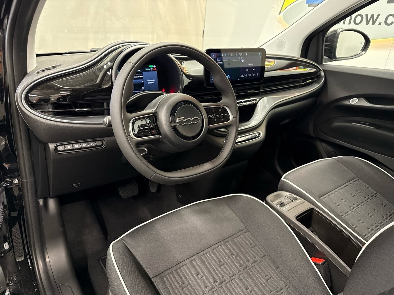 FIAT 500 electric 87 kW Cult-showroom-element-2