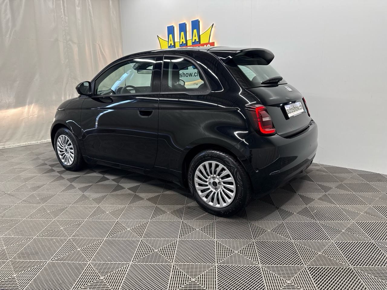 FIAT 500 electric 87 kW Cult-showroom-element-1