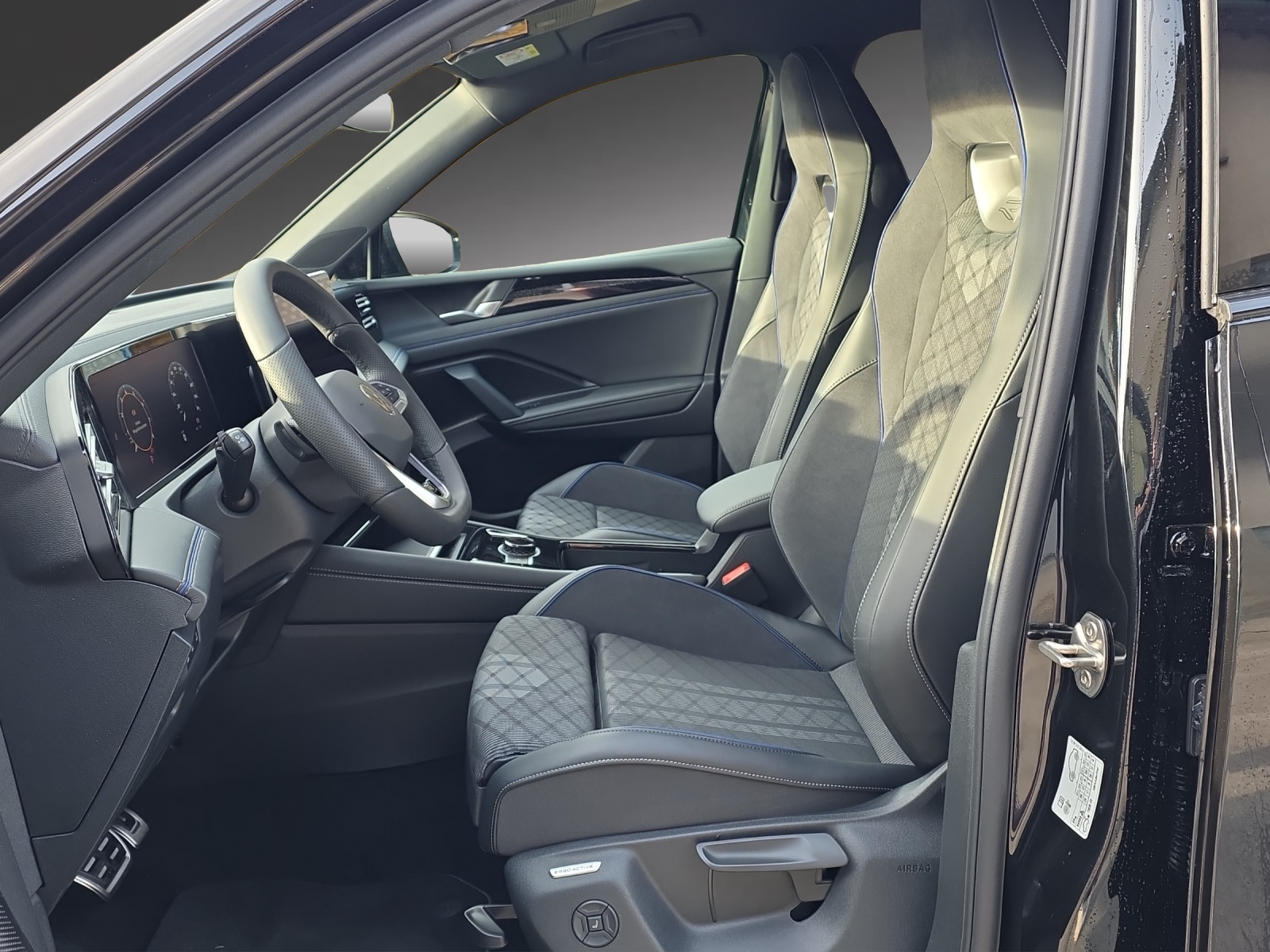 VW Tiguan 2.0 TSI DSG R-Line Plus 4Motion-image-5