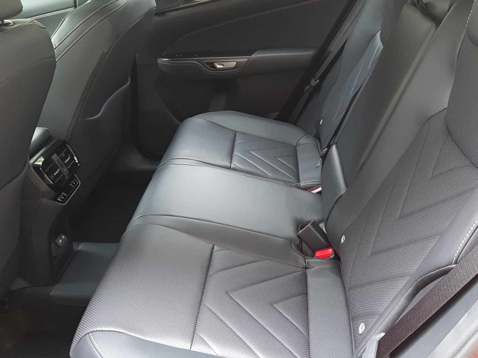 LEXUS NX 450h+ Excellence-image-11