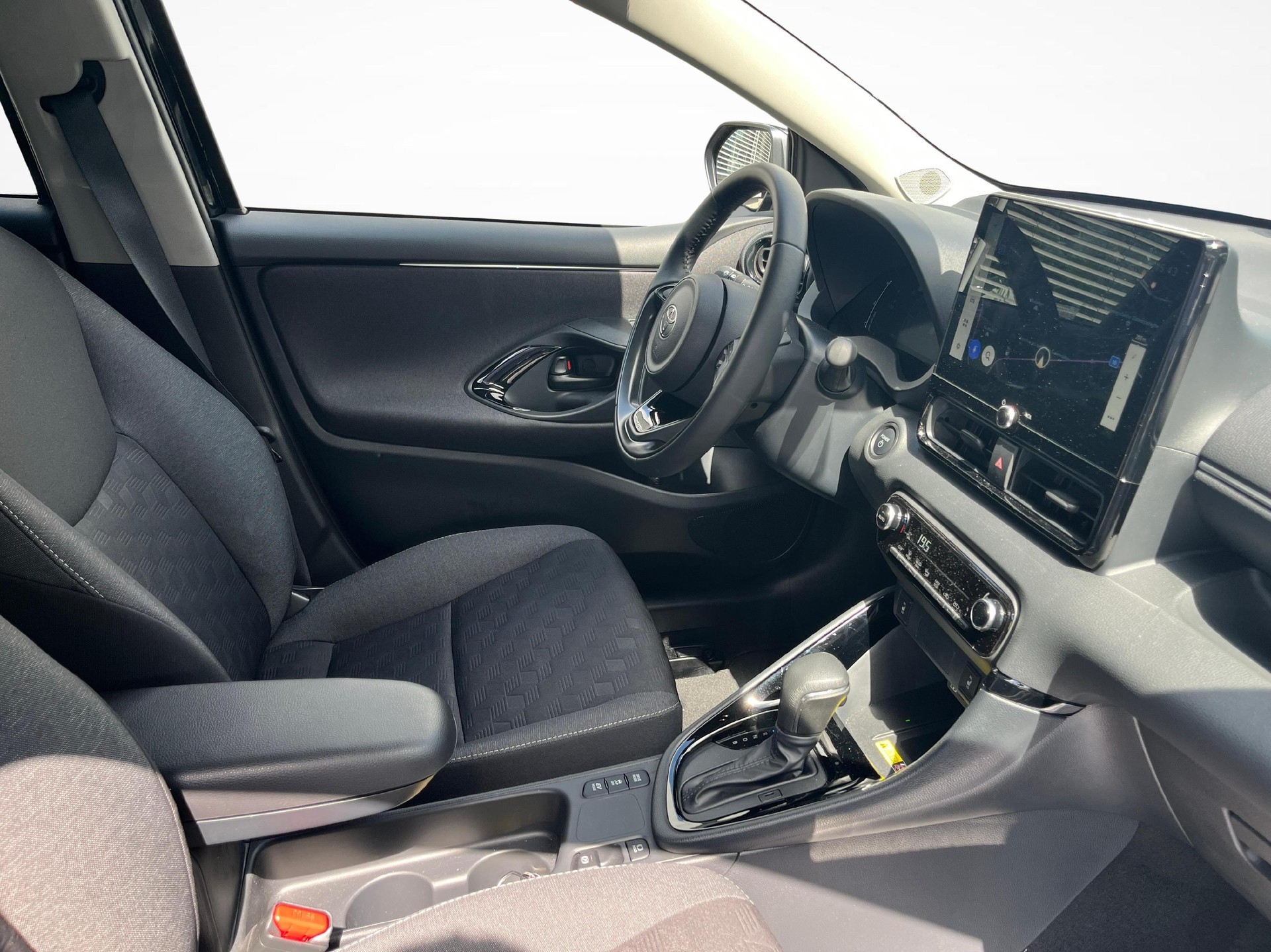 TOYOTA Yaris 1.5 VVT-i HSD Trend-image-9
