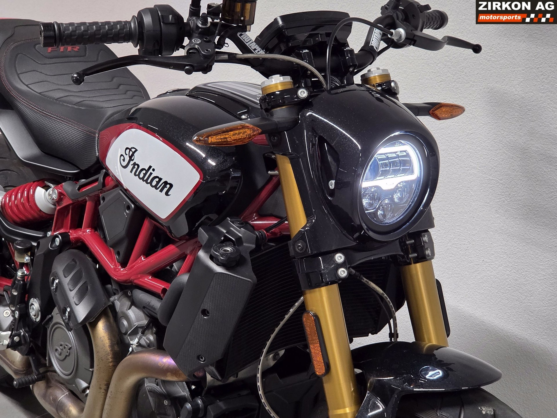 INDIAN FTR 1200 S Race Replica (RR)-showroom-element-3