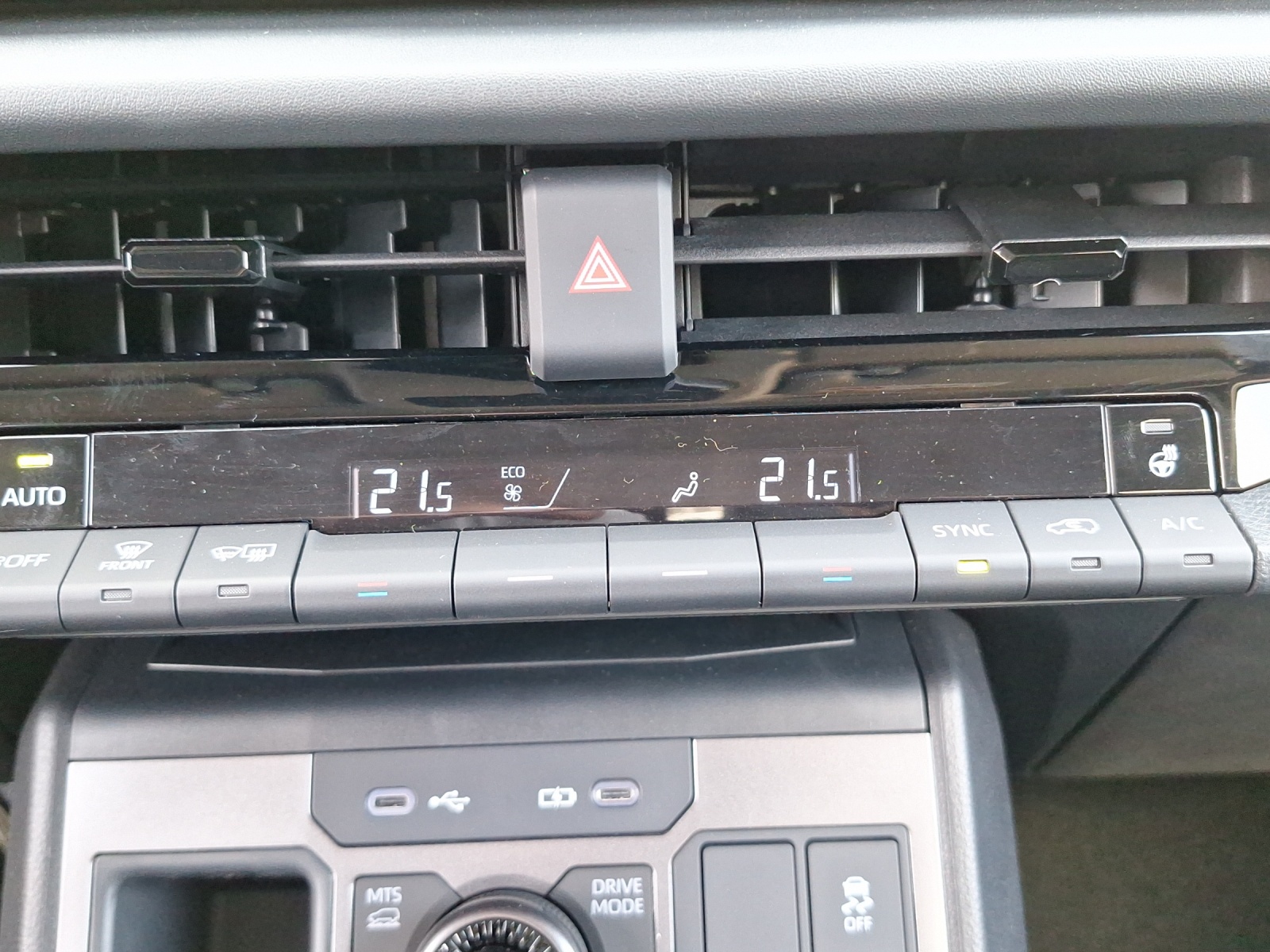 TOYOTA Hilux Double Cab.-Pick-up 59KWh Style-image-15