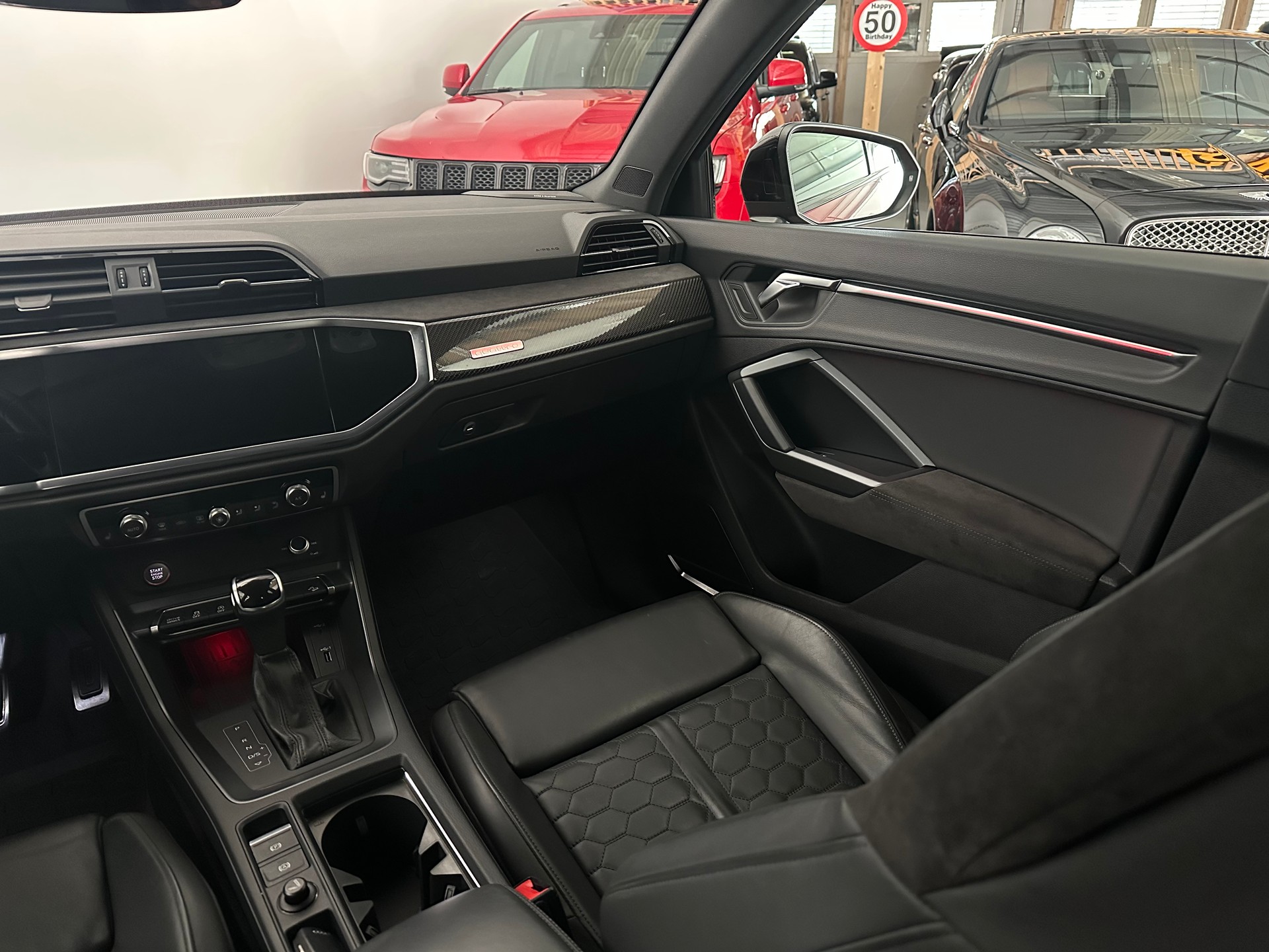 AUDI RS Q3 2.5 TFSI quattro S tronic-image-11