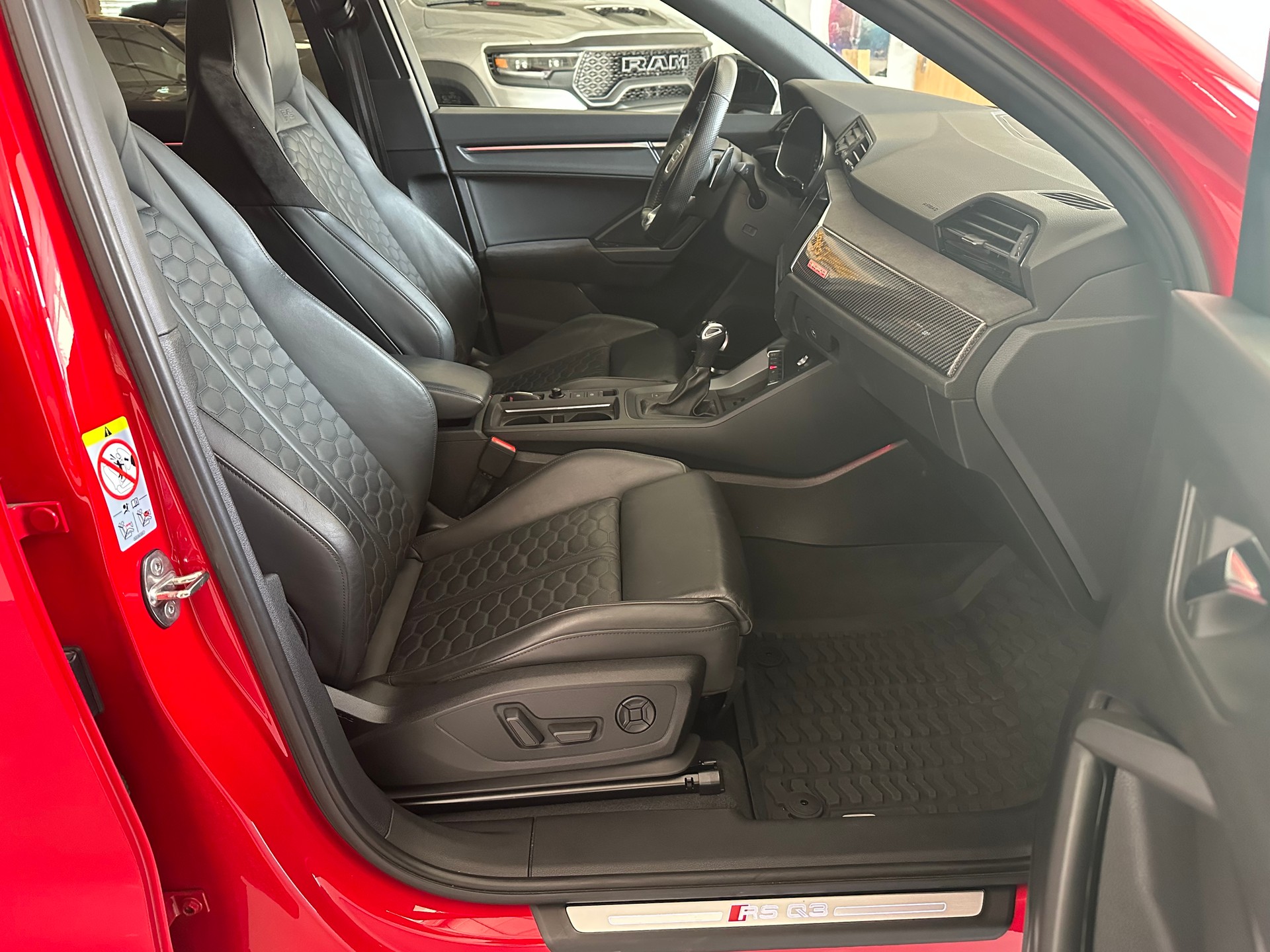 AUDI RS Q3 2.5 TFSI quattro S tronic-image-5