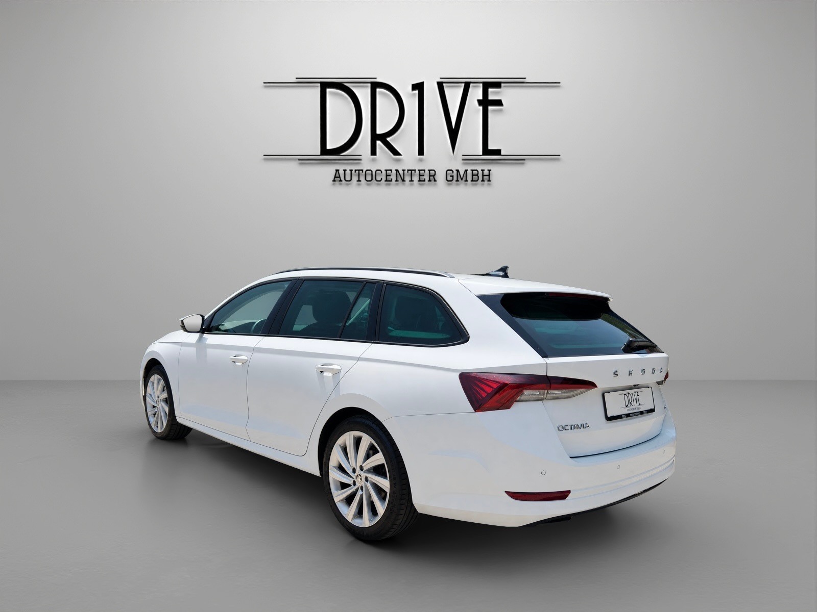 SKODA Octavia Combi 2.0 TDI DSG Style 4x4-image-6