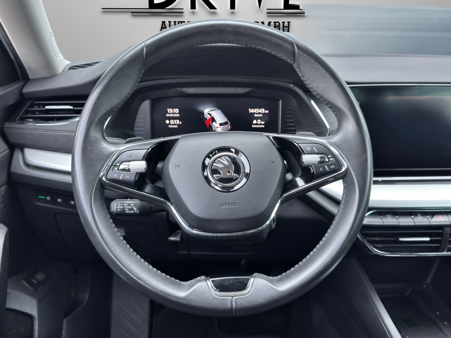 SKODA Octavia Combi 2.0 TDI DSG Style 4x4-image-9