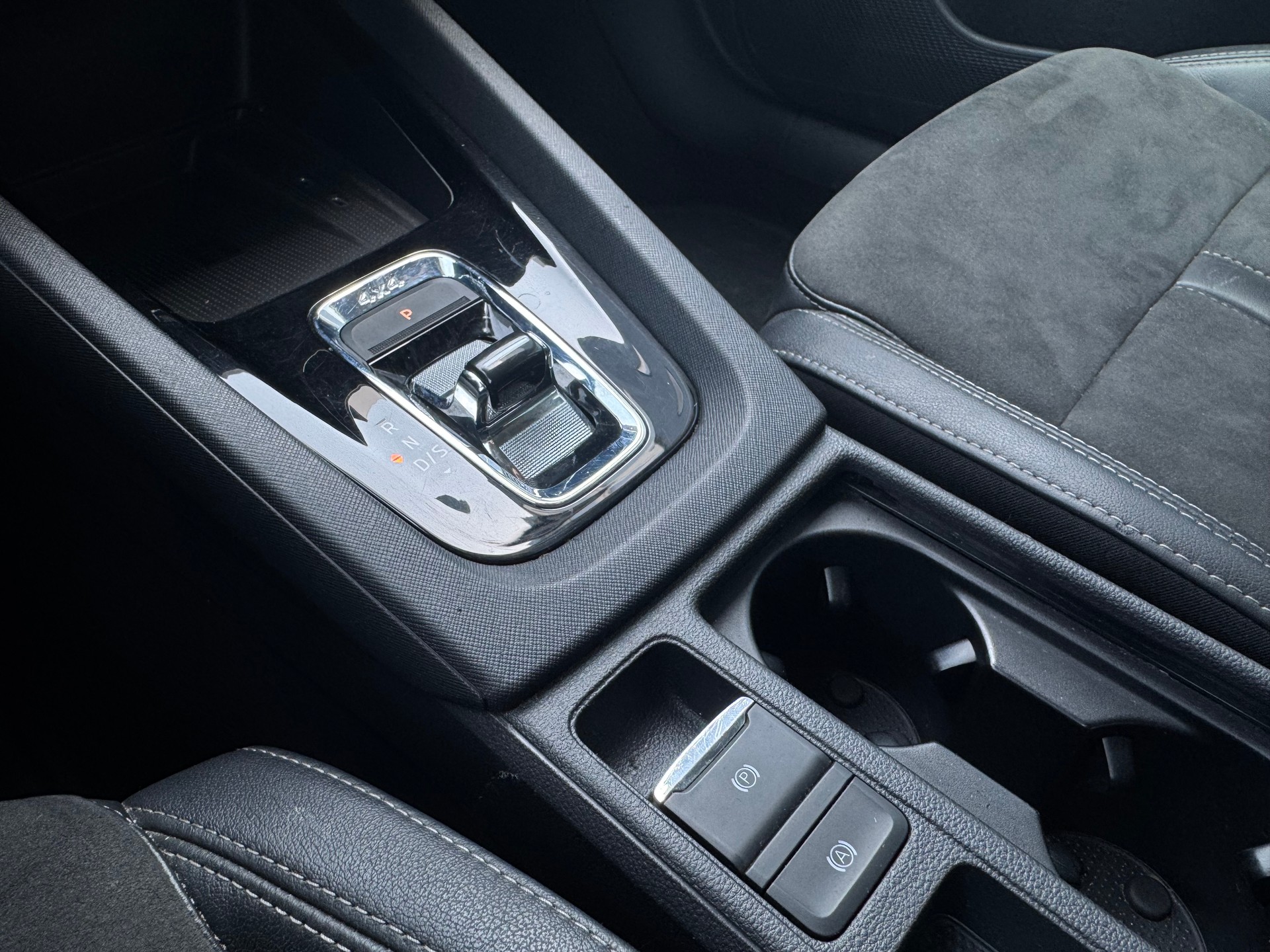 SKODA Octavia Combi 2.0 TDI DSG Style 4x4-image-19