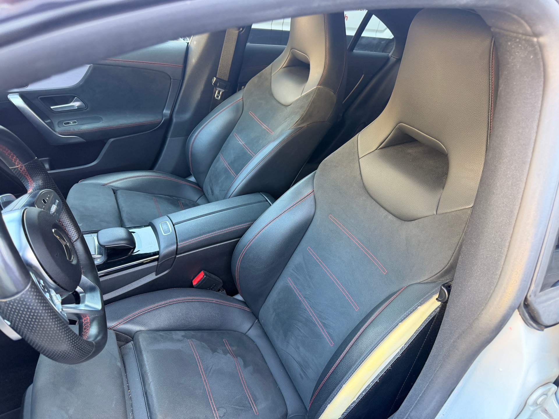 MERCEDES-BENZ CLA 220 AMG Line 7G-DCT 4Matic-image-6