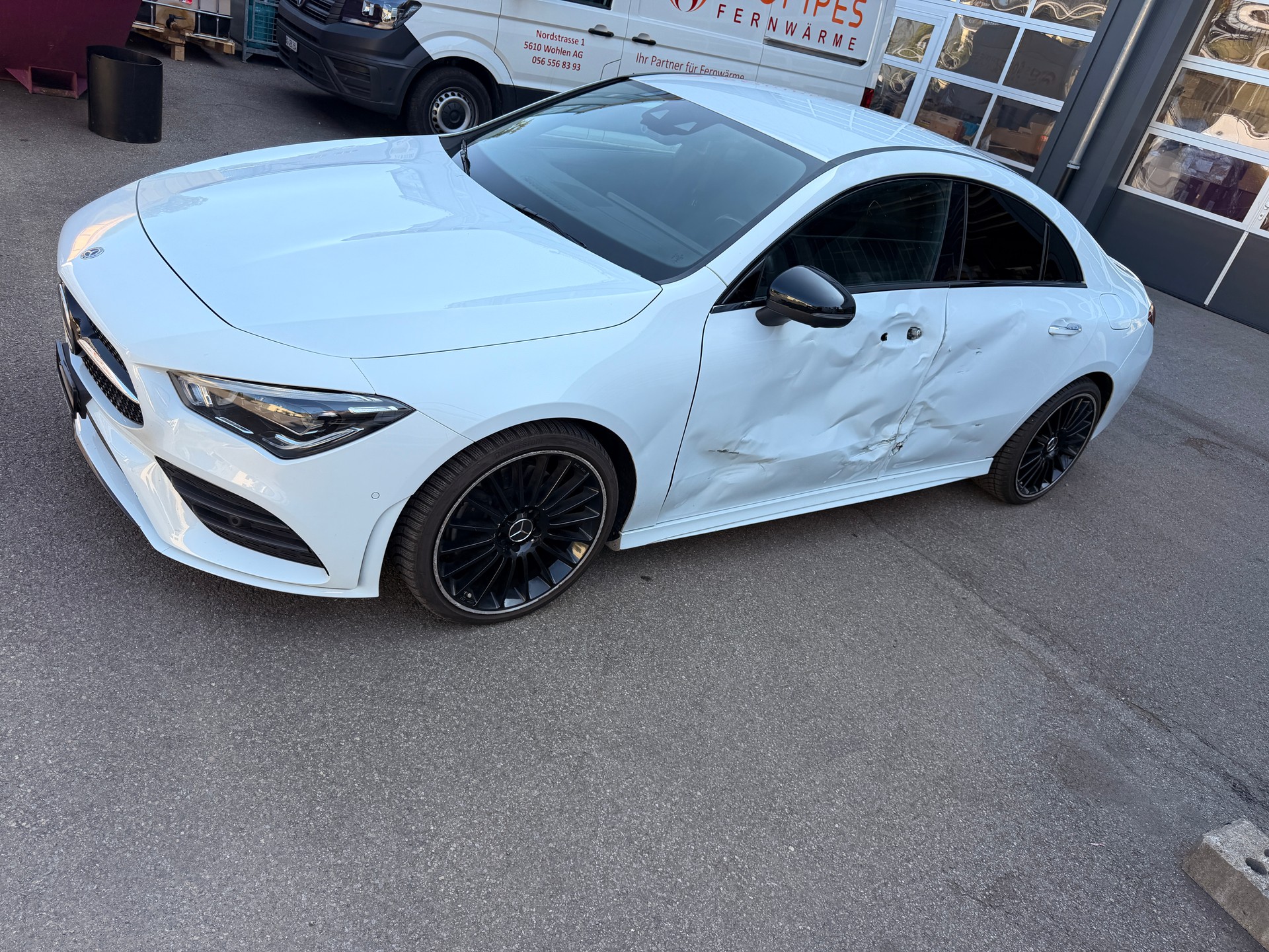 MERCEDES-BENZ CLA 220 AMG Line 7G-DCT 4Matic-image-2