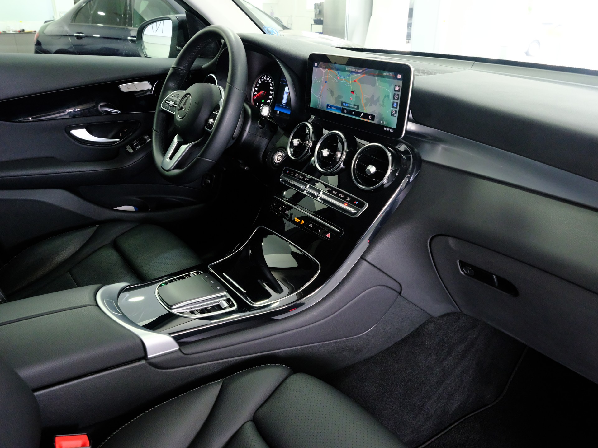 MERCEDES-BENZ GLC 200 Off-Road 4Matic 9G-Tronic-image-13