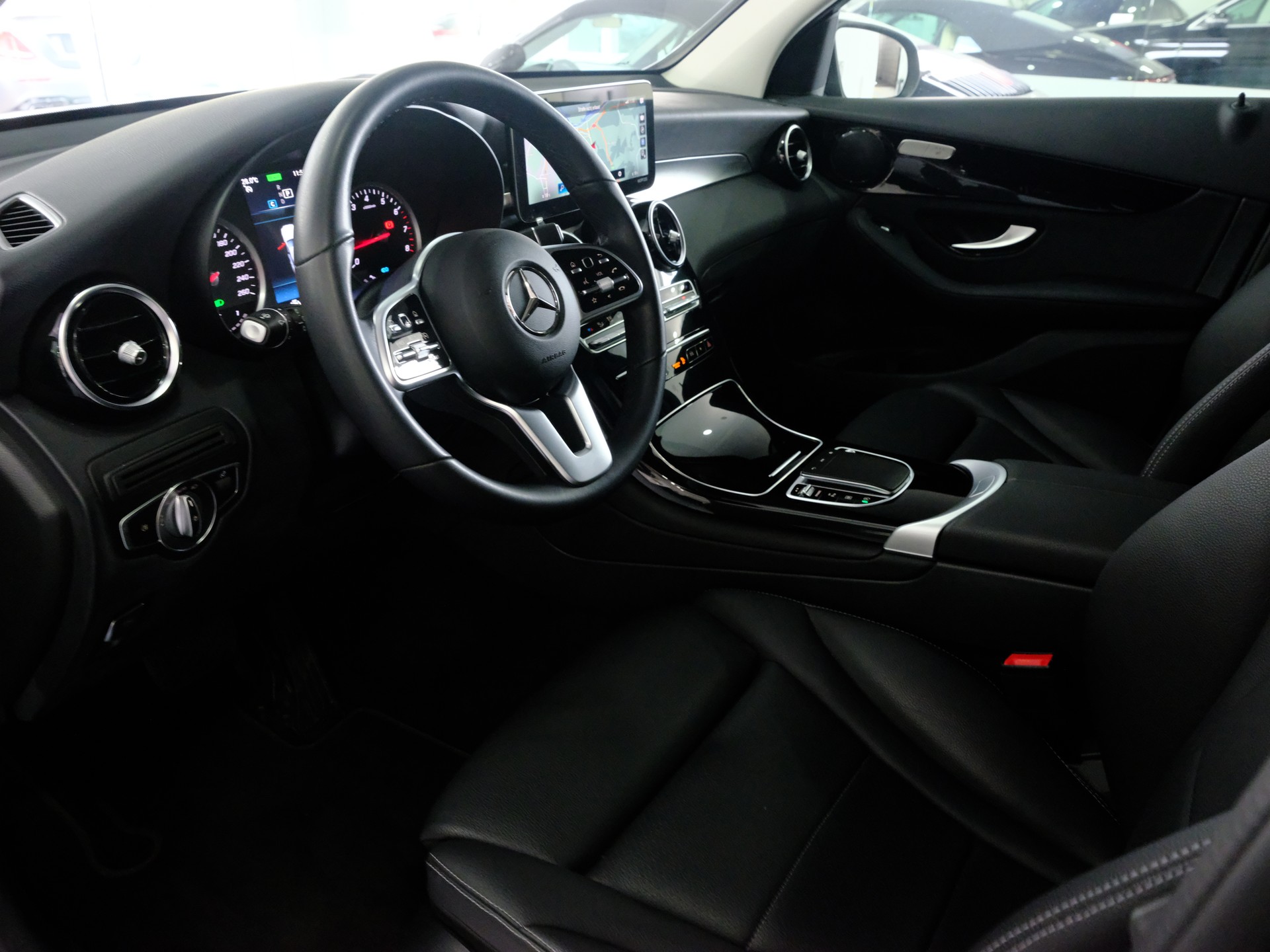MERCEDES-BENZ GLC 200 Off-Road 4Matic 9G-Tronic-image-9